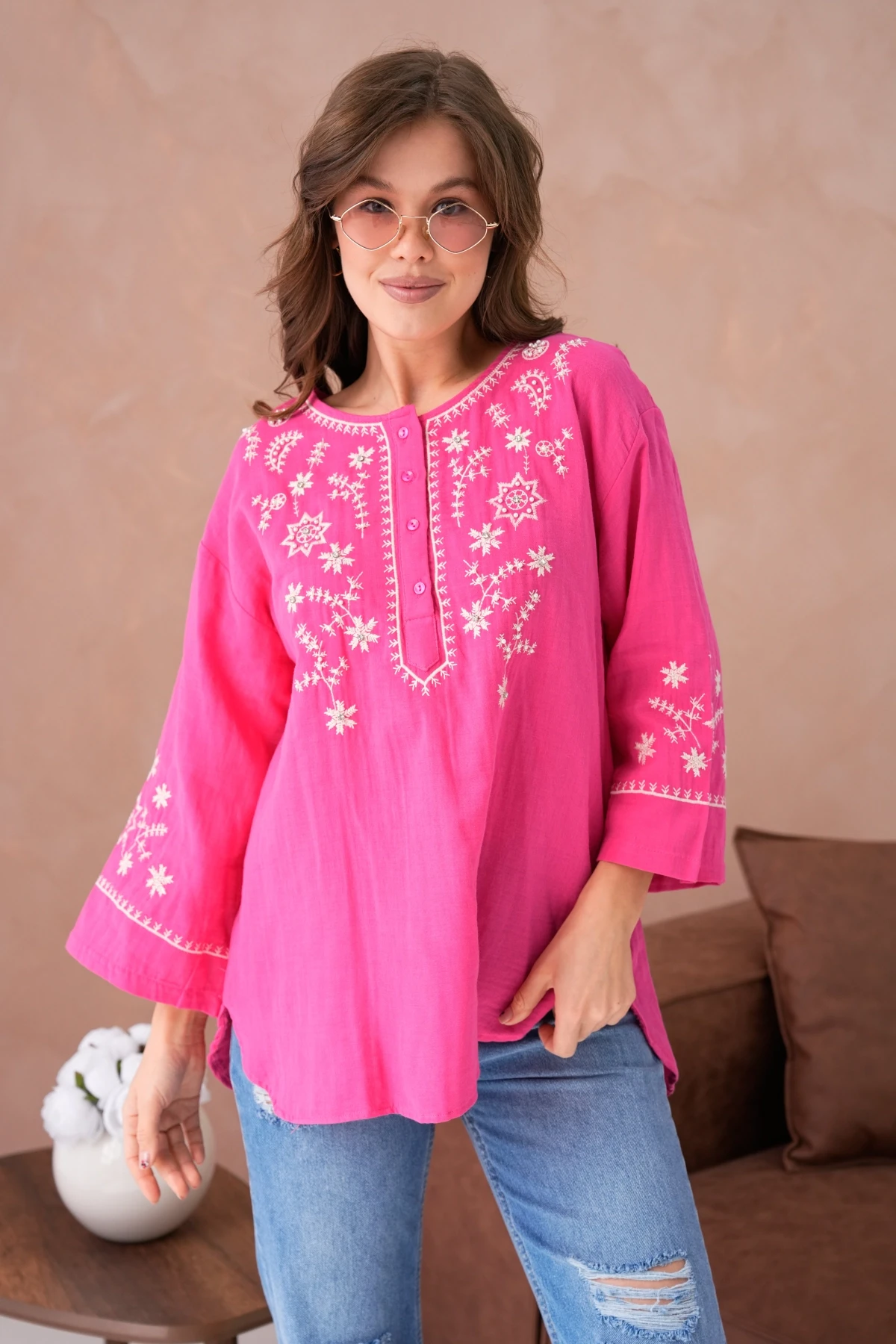 Yuvarlak Yaka Nakış İşleme Taş Detaylı Geniş Kol Salaş Dokuma Tunik