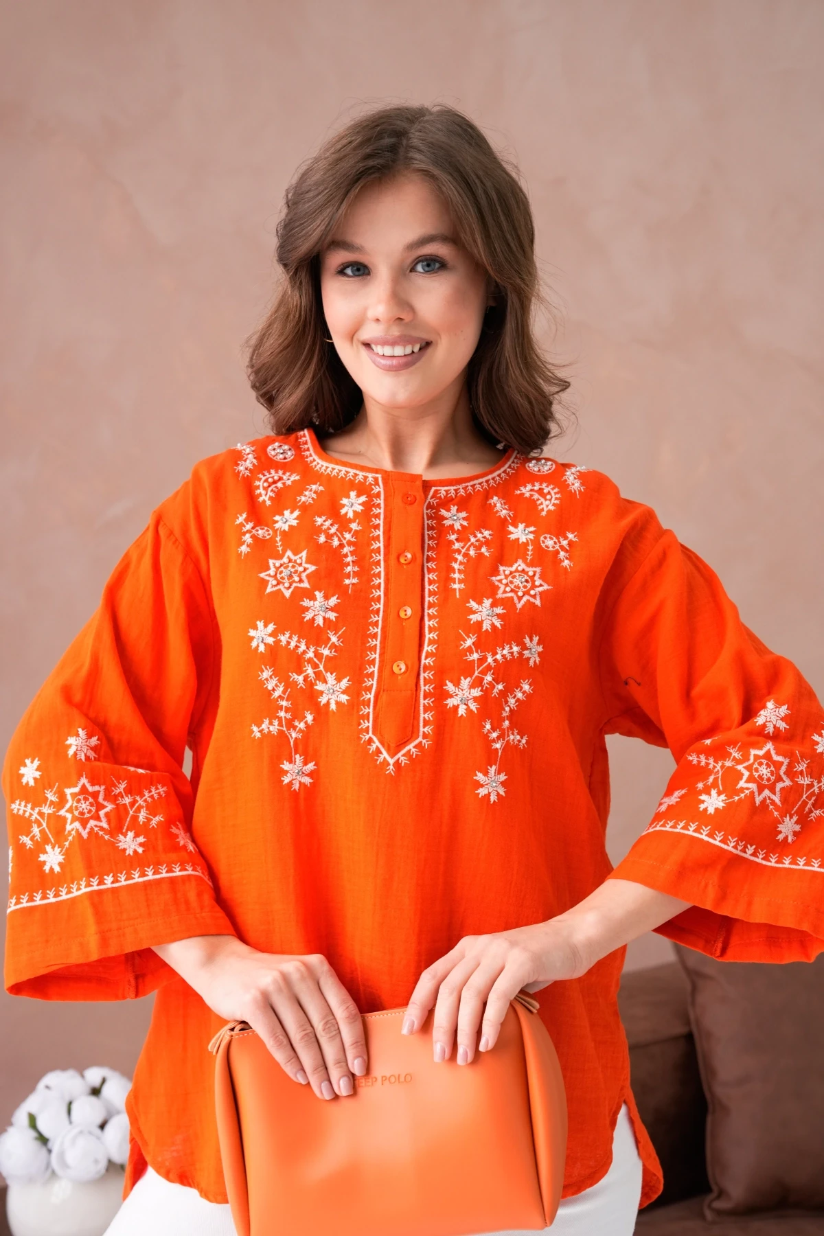 Yuvarlak Yaka Nakış İşleme Taş Detaylı Geniş Kol Salaş Dokuma Tunik