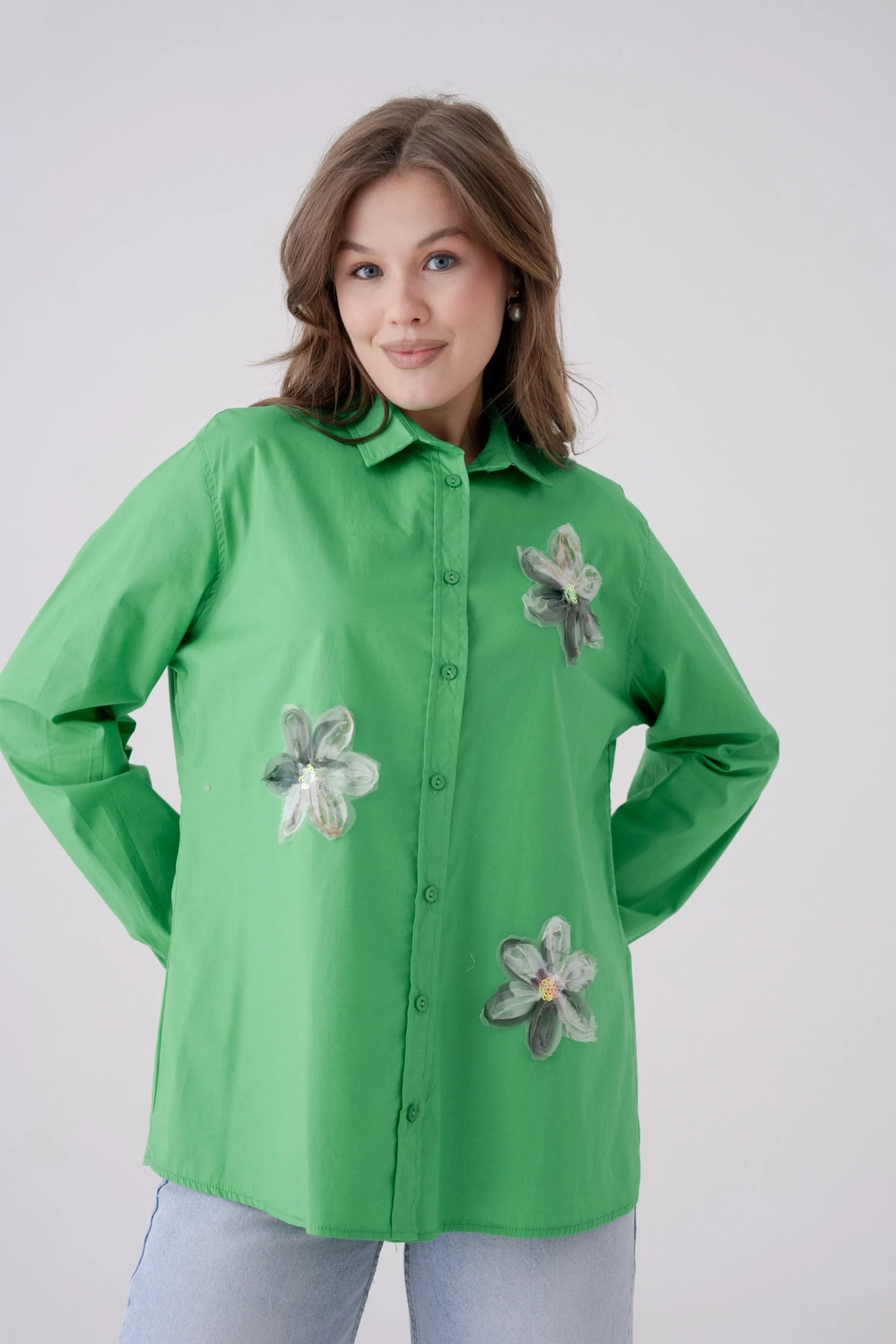 Gömlek Yaka Düğme Detaylı Aplikeli Dokuma Gömlek