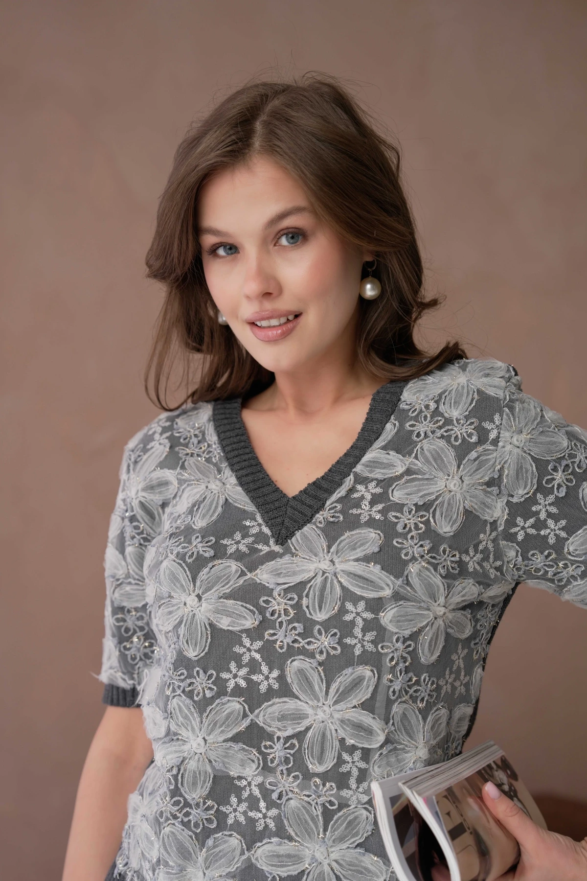 V Yaka Tül Detay Triko Kazak