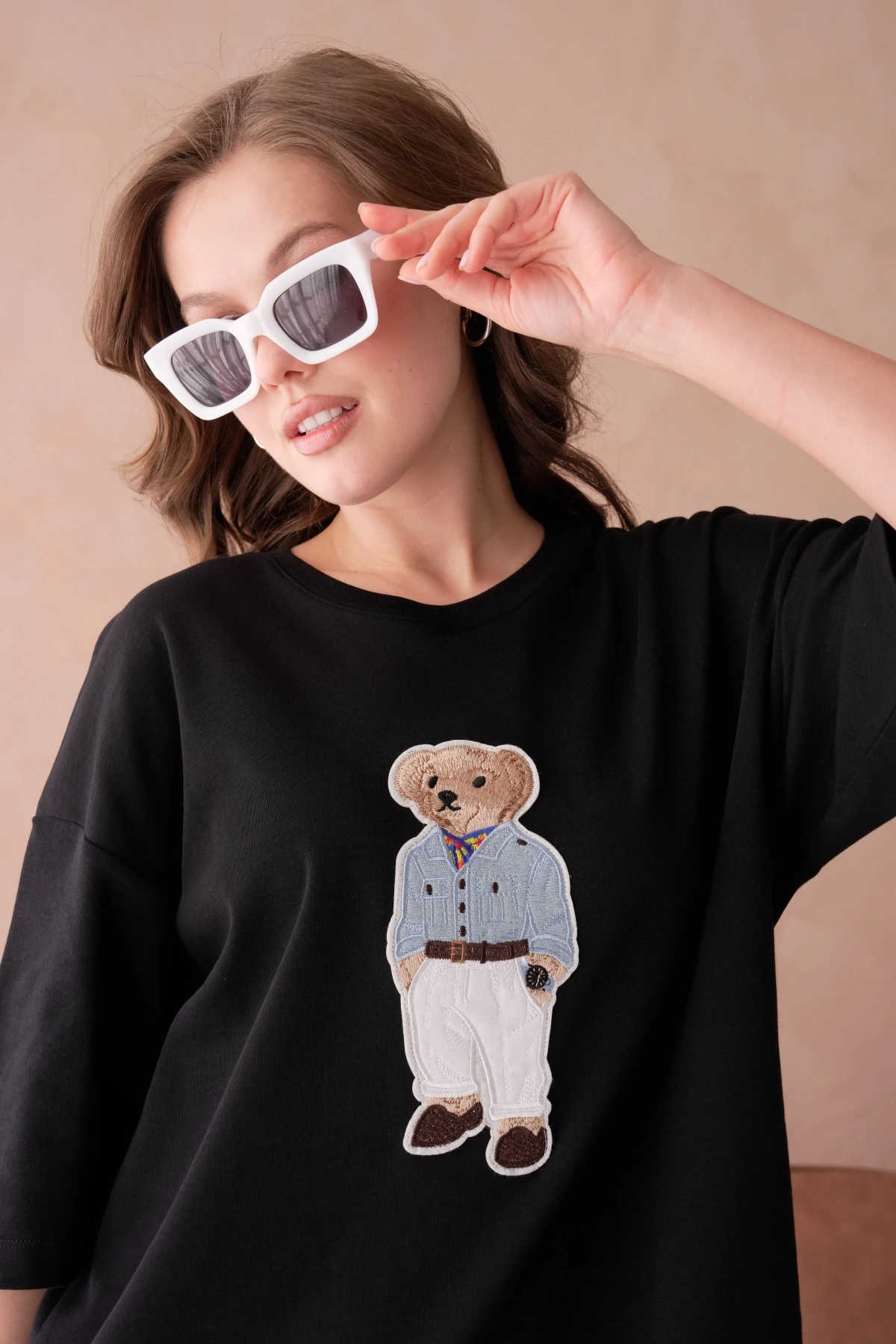 Bisiklet Yaka Aplikeli Salaş Basic T-Shirt