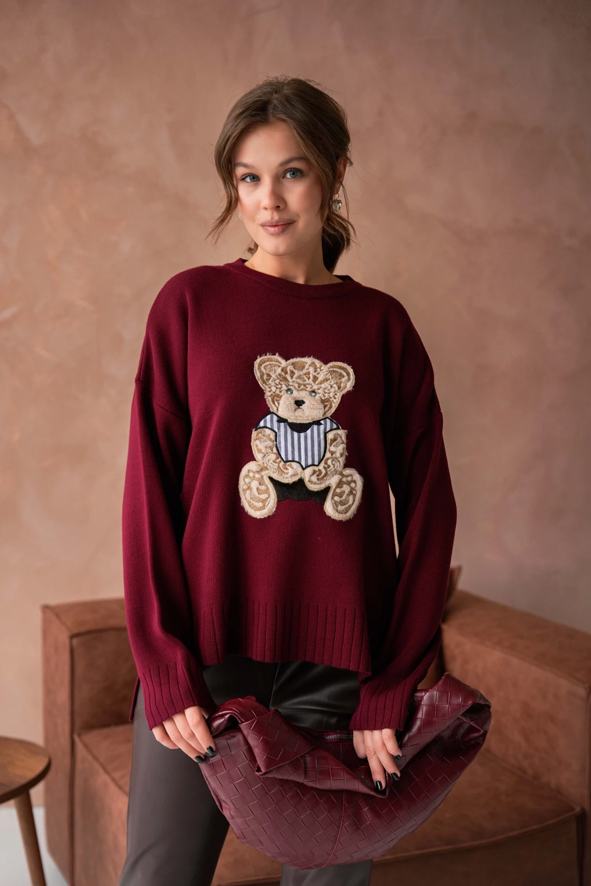 Kadın Bisiklet Yaka Aplikeli Arkası Uzun Salaş Triko Kazak