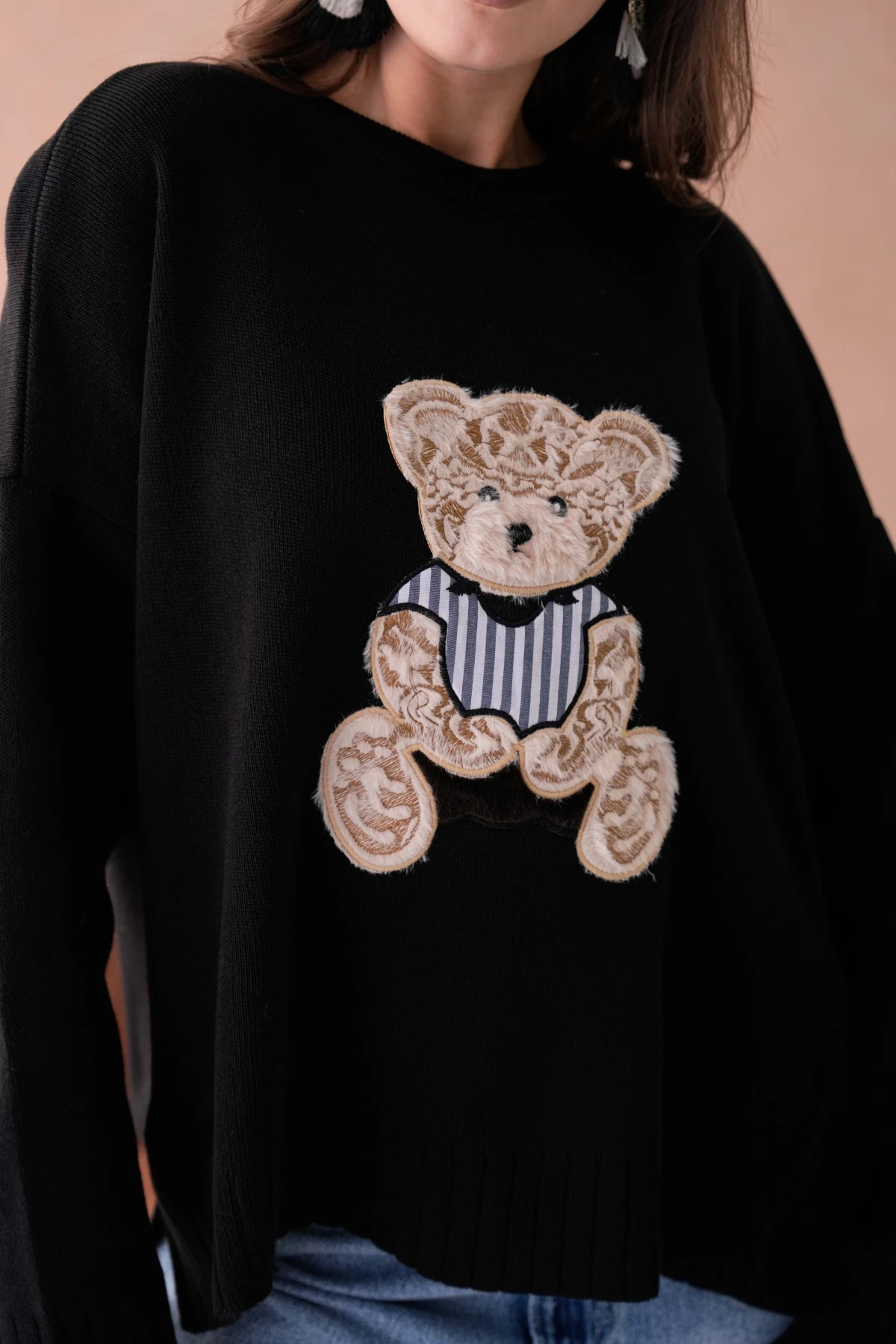 Kadın Bisiklet Yaka Aplikeli Arkası Uzun Salaş Triko Kazak