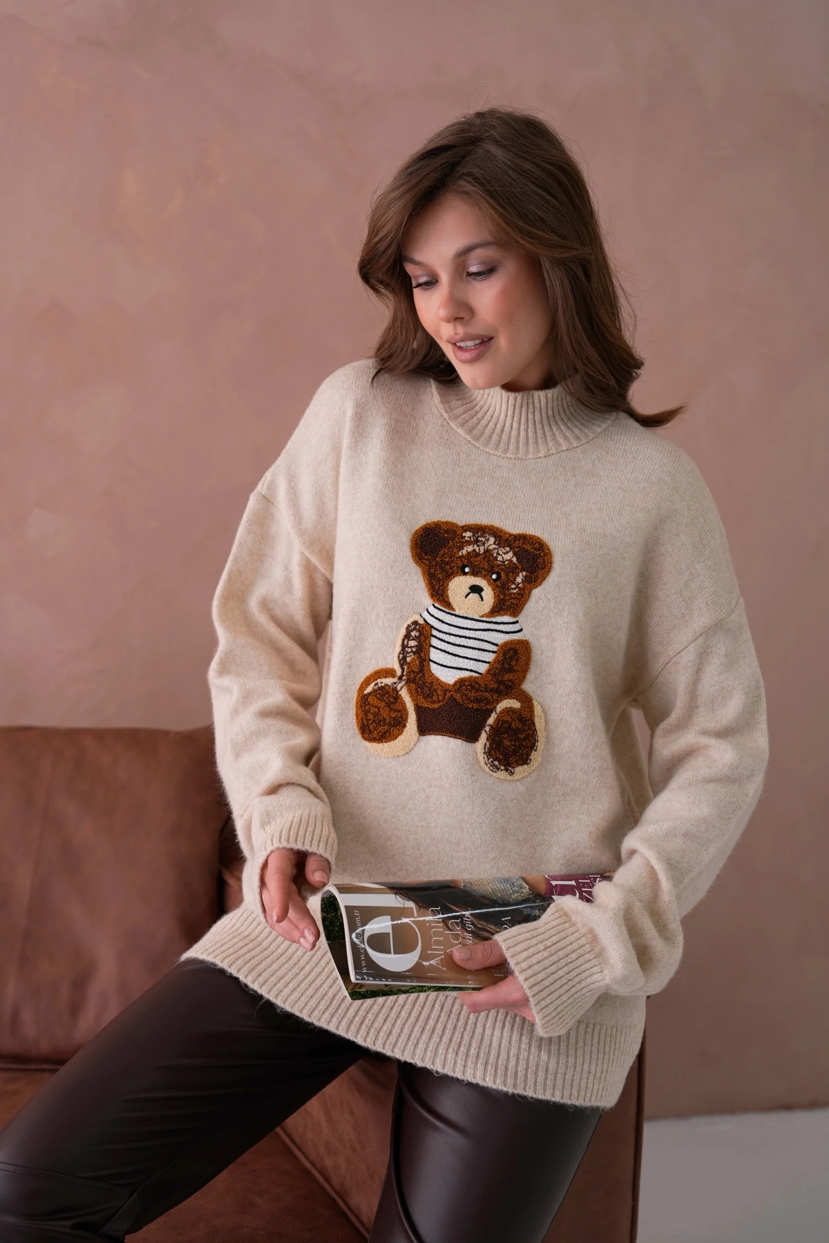 Kadın Bisiklet Yaka Nakış Detaylı Salaş Triko Kazak