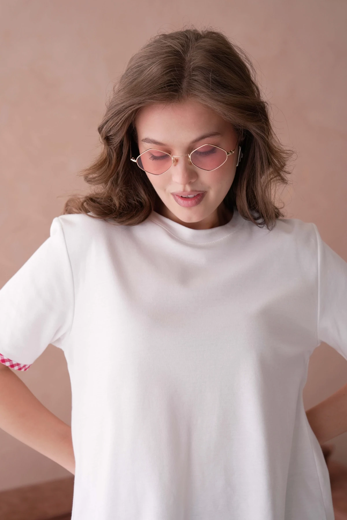 Bisiklet Yaka Sırtı 3 Fiyonk Detaylı T-Shirt