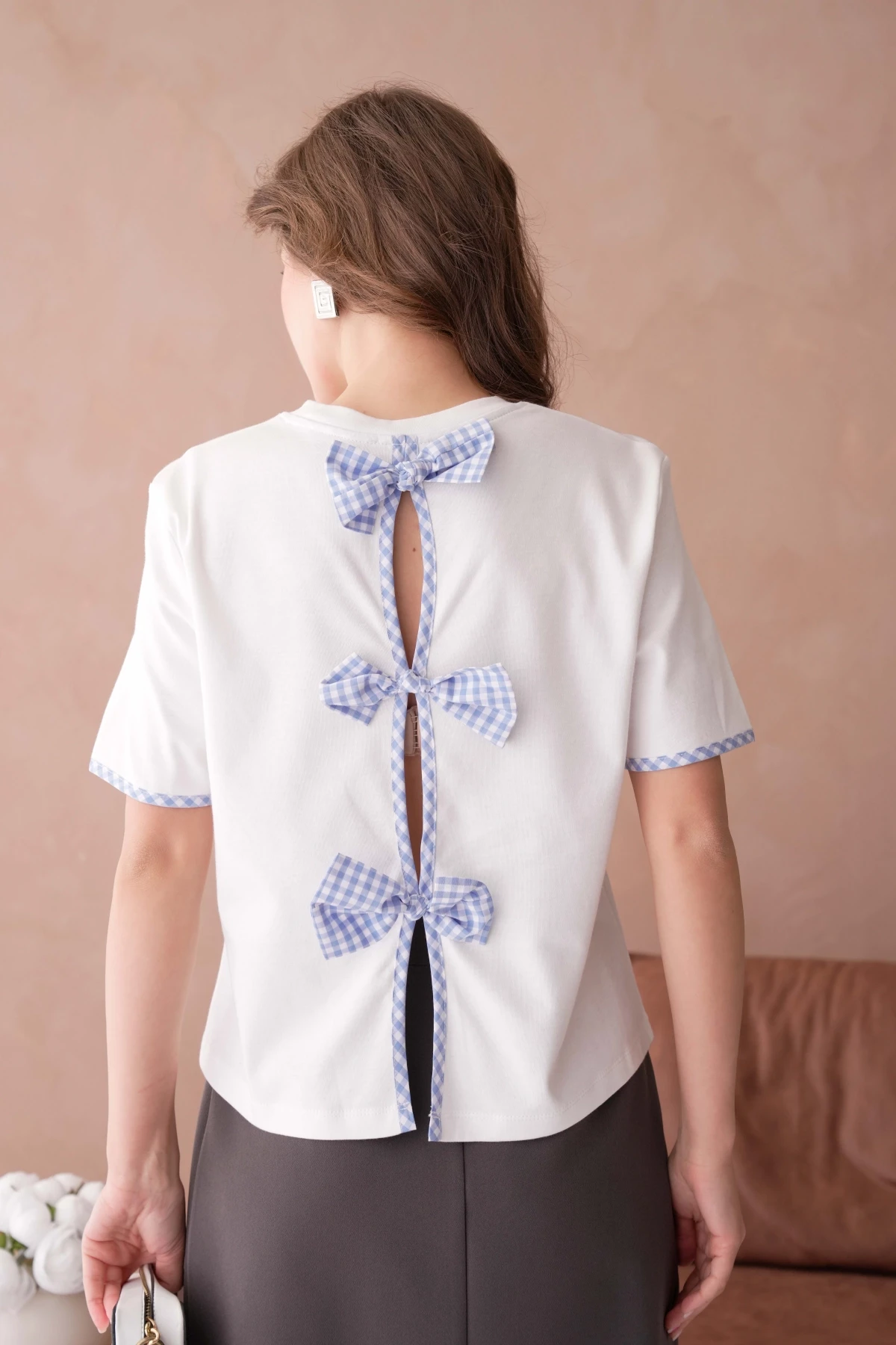 Bisiklet Yaka Sırtı 3 Fiyonk Detaylı T-Shirt