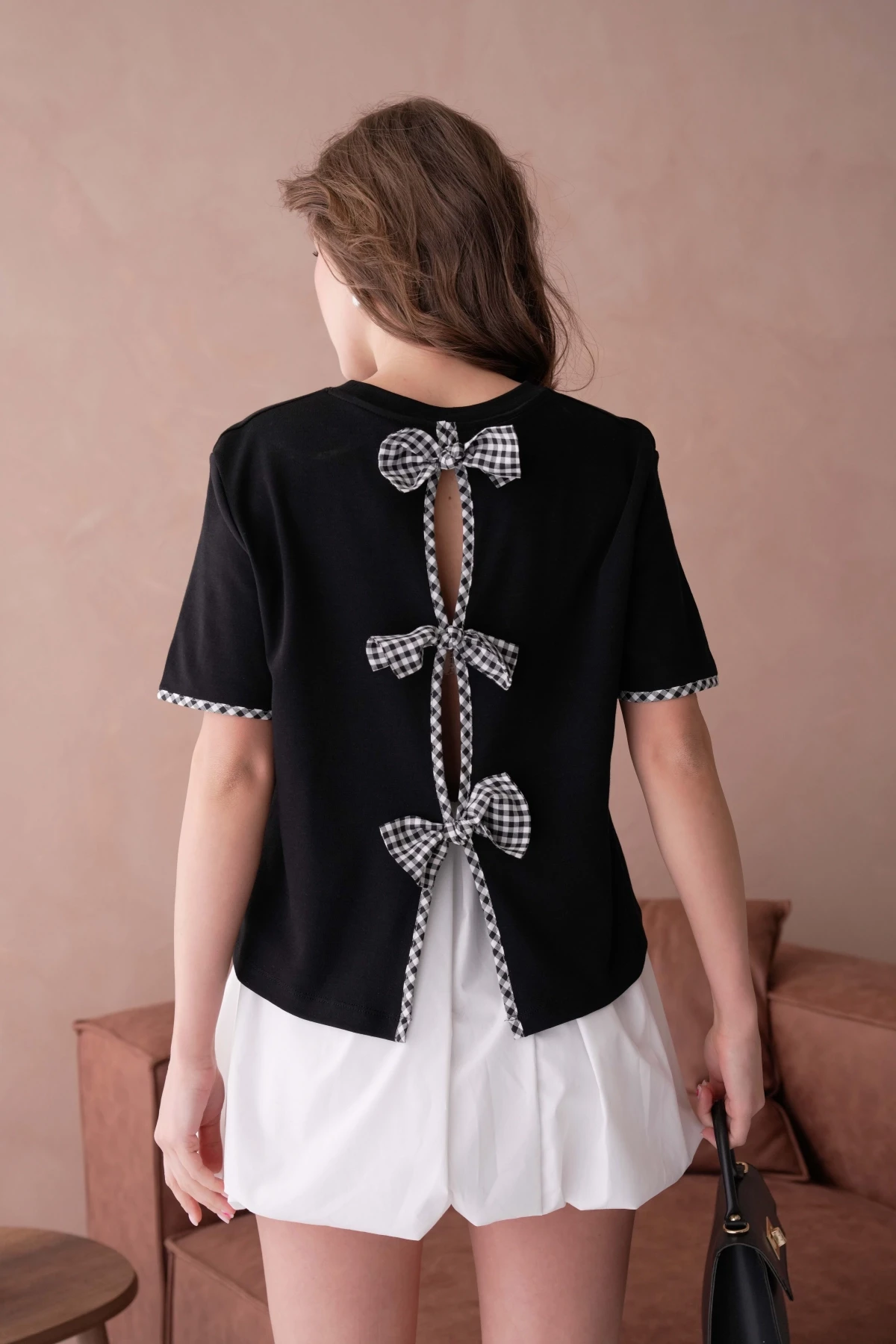 Bisiklet Yaka Sırtı 3 Fiyonk Detaylı T-Shirt