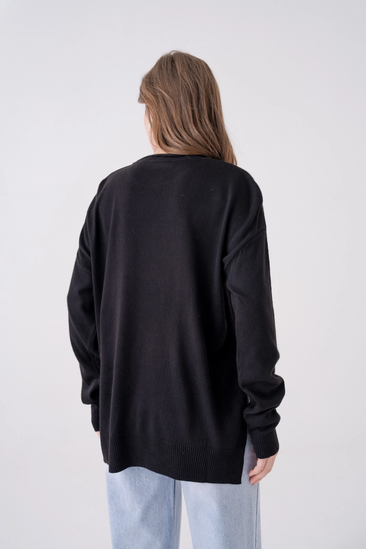 Bisiklet Yaka Yırtmaçlı Salaş Aplikeli Triko Kazak