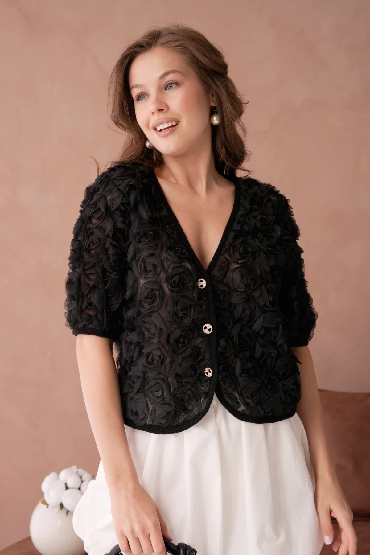 Gül Detay Düğmeli Full Tül Bluz