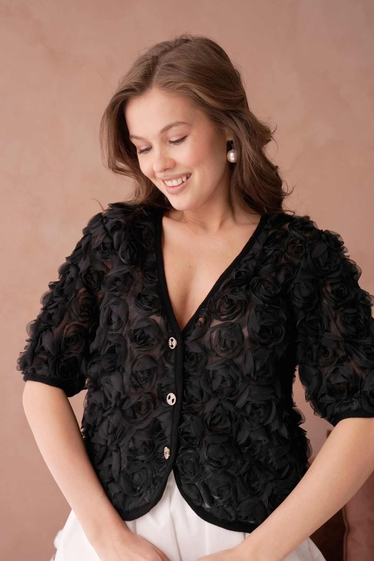 Gül Detay Düğmeli Full Tül Bluz