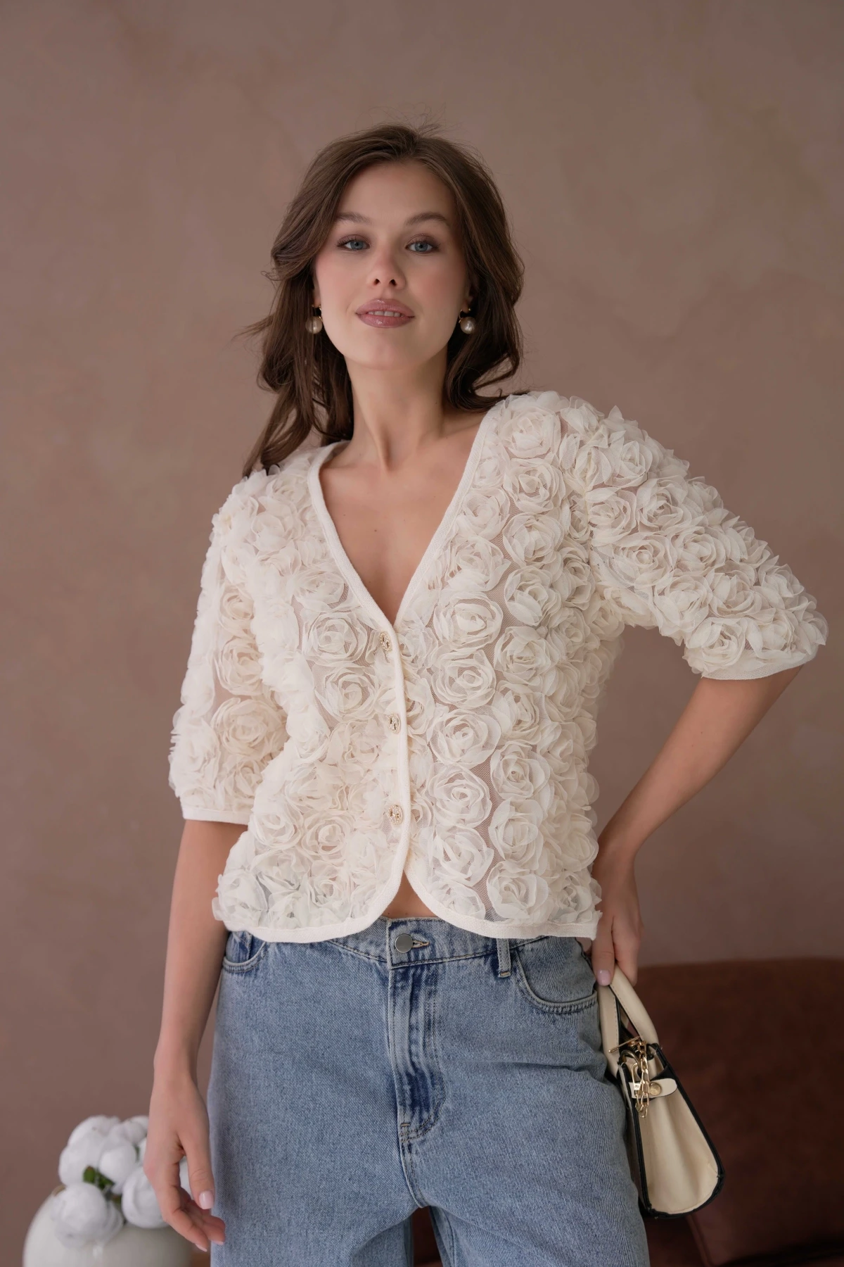 Gül Detay Düğmeli Full Tül Bluz