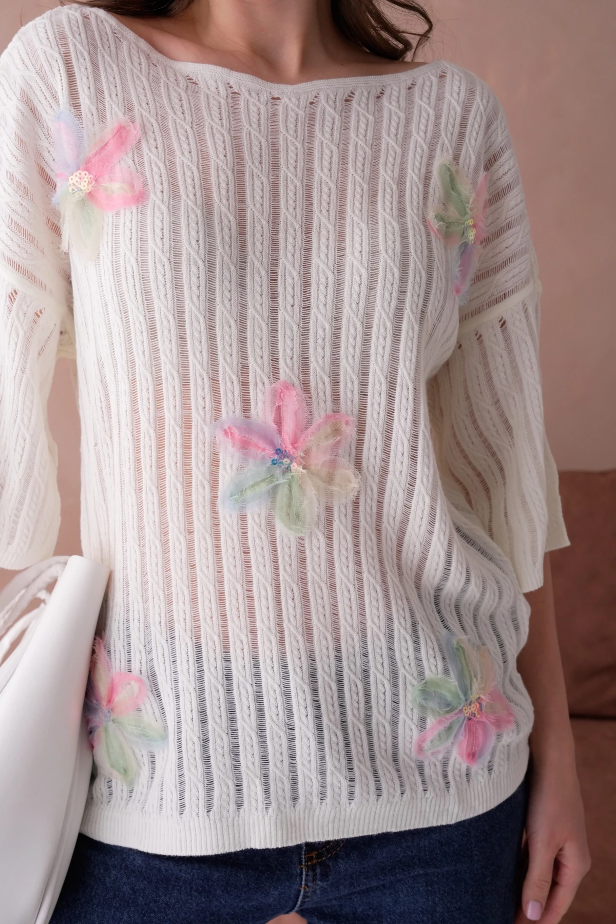 Kayık Yaka Çiçek Aplikeli Salaş Triko Kazak