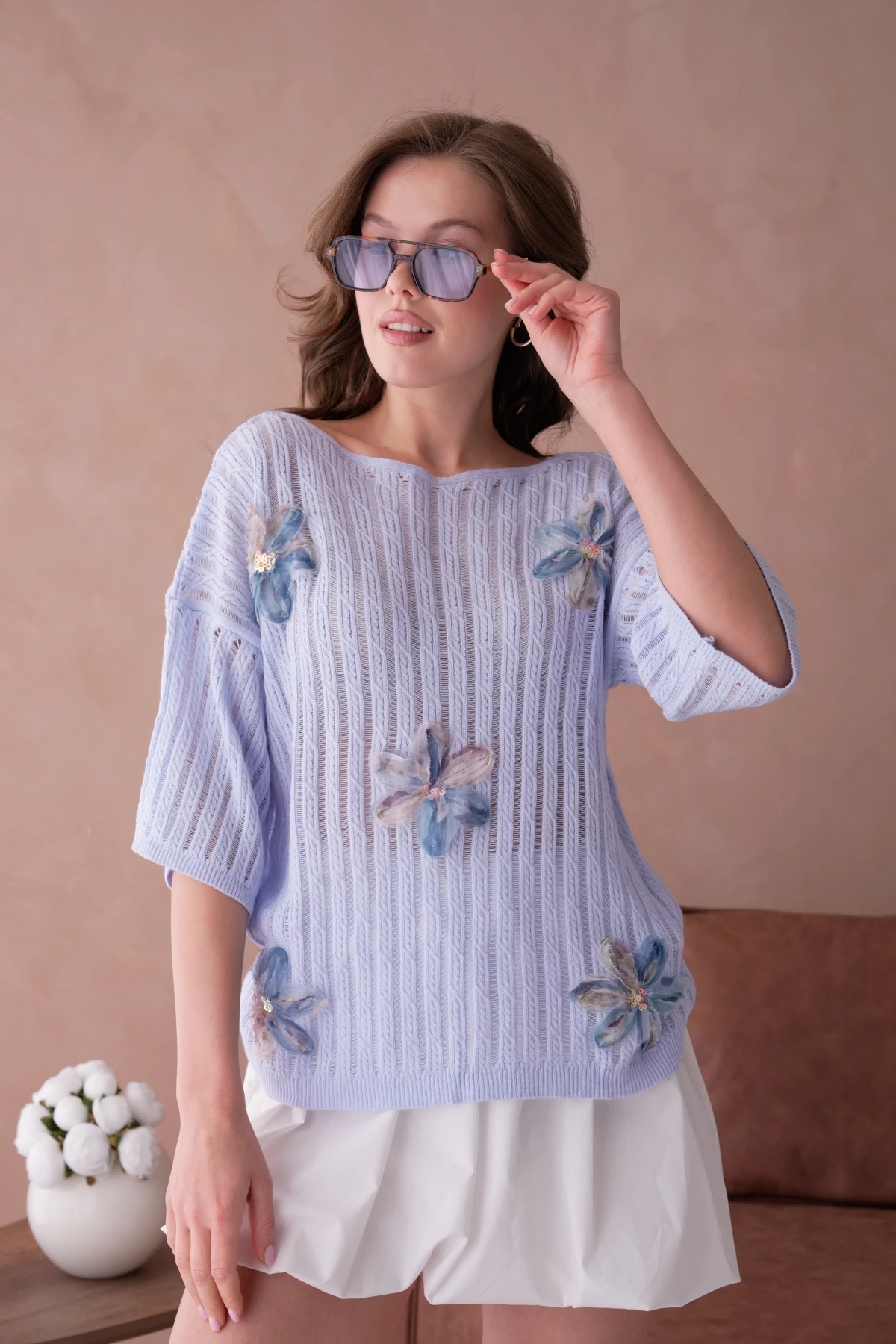 Kayık Yaka Çiçek Aplikeli Salaş Triko Kazak