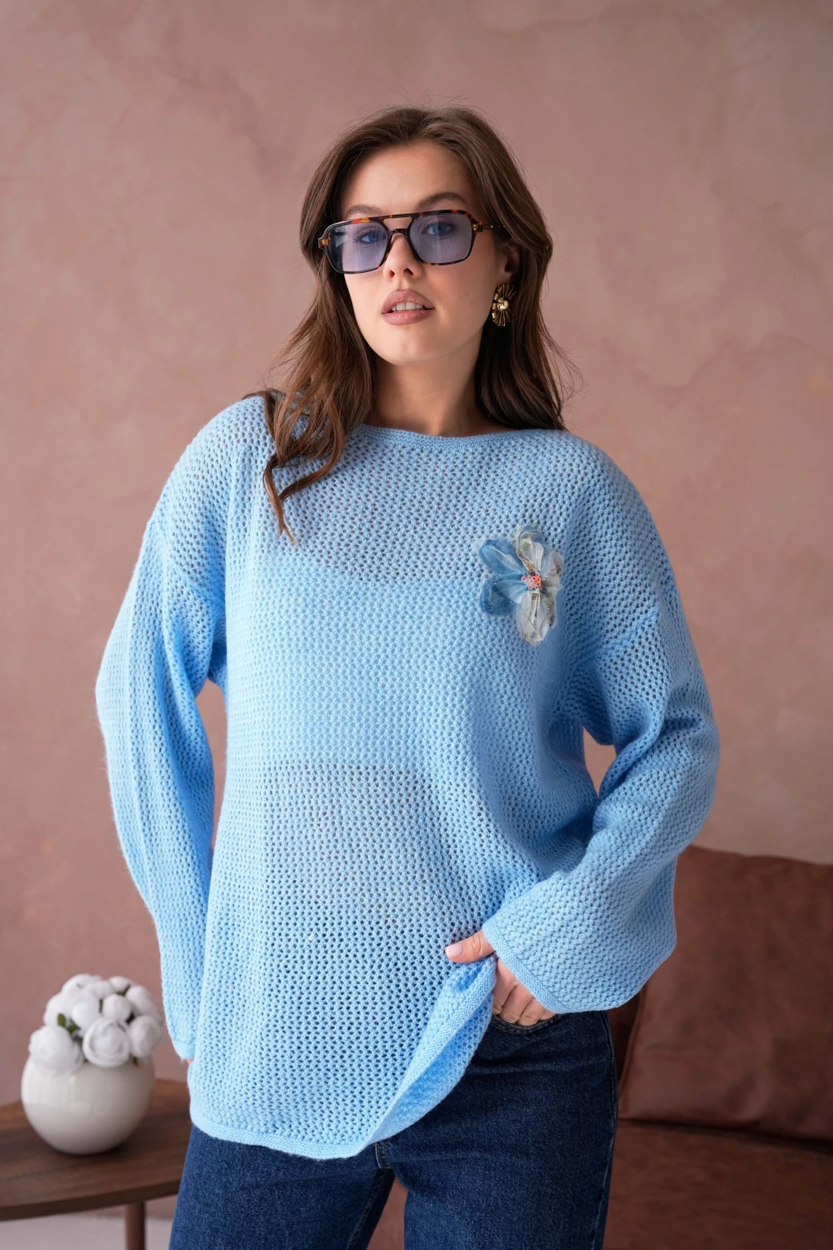 Kayık Yaka Dokulu Aplikeli Uzun Kol Kazak