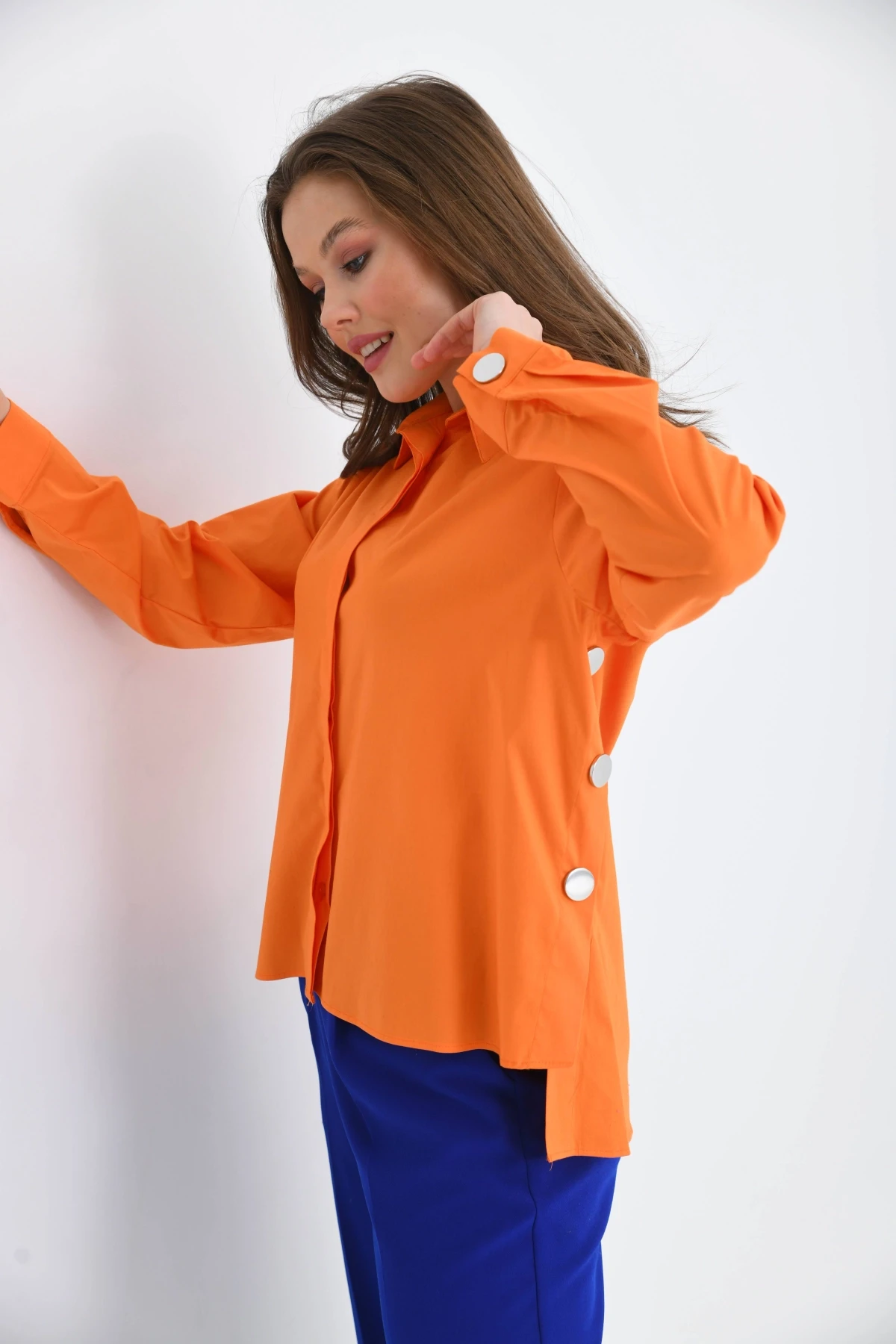 Kadın Yan Yırtmaç Detaylı Uzun Kol Over Size Gömlek