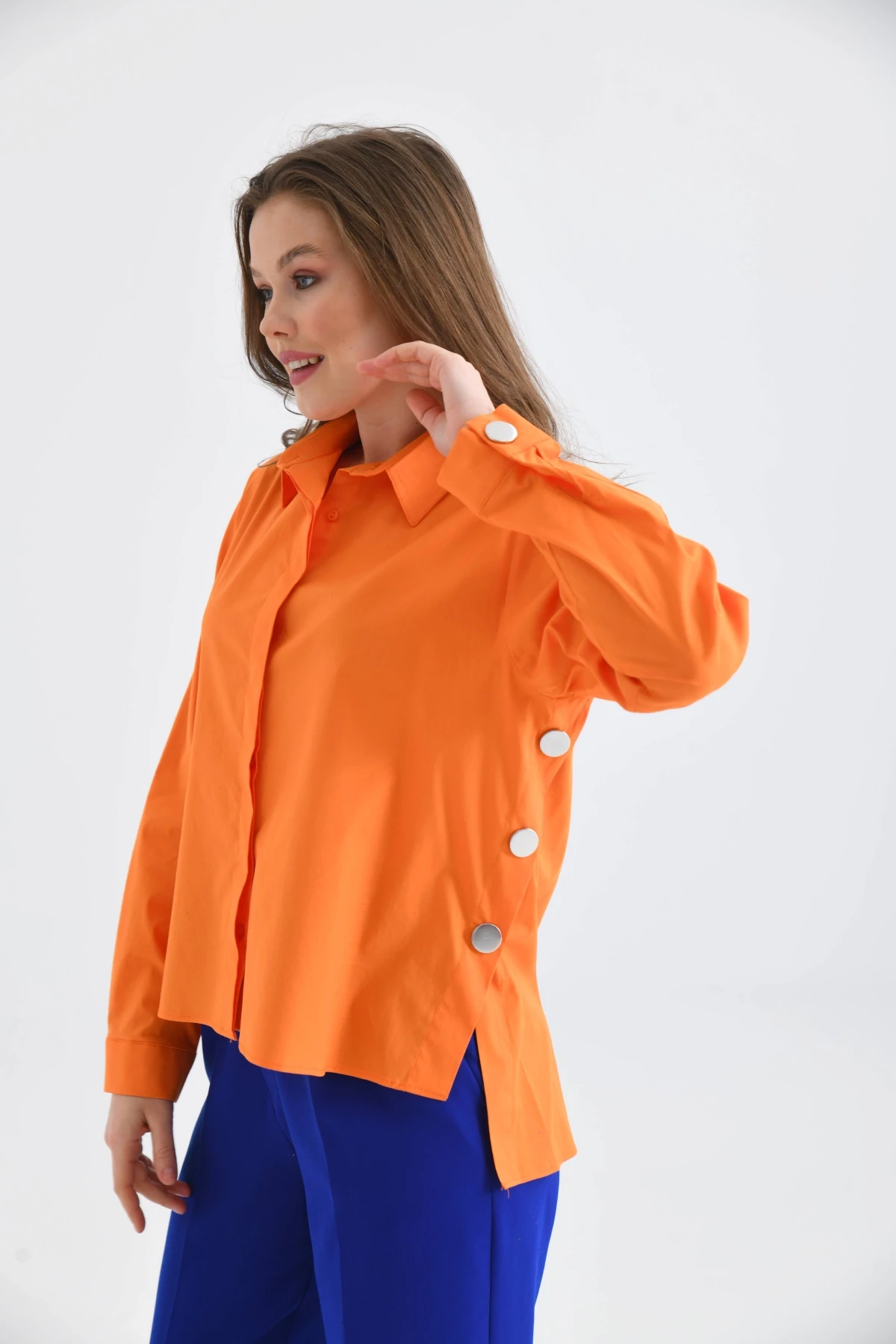 Kadın Yan Yırtmaç Detaylı Uzun Kol Over Size Gömlek