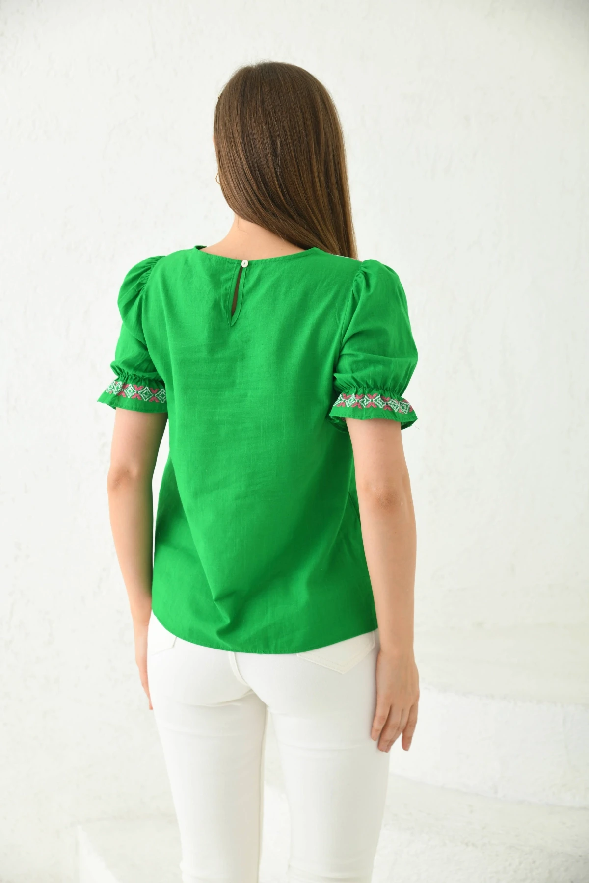 Nakış İşlemeli Dokuma Gömlek