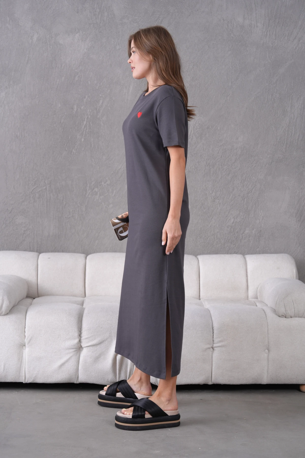 Nakış İşlemeli Kısa Kol Yırtmaçlı Yazlık Penye Elbise