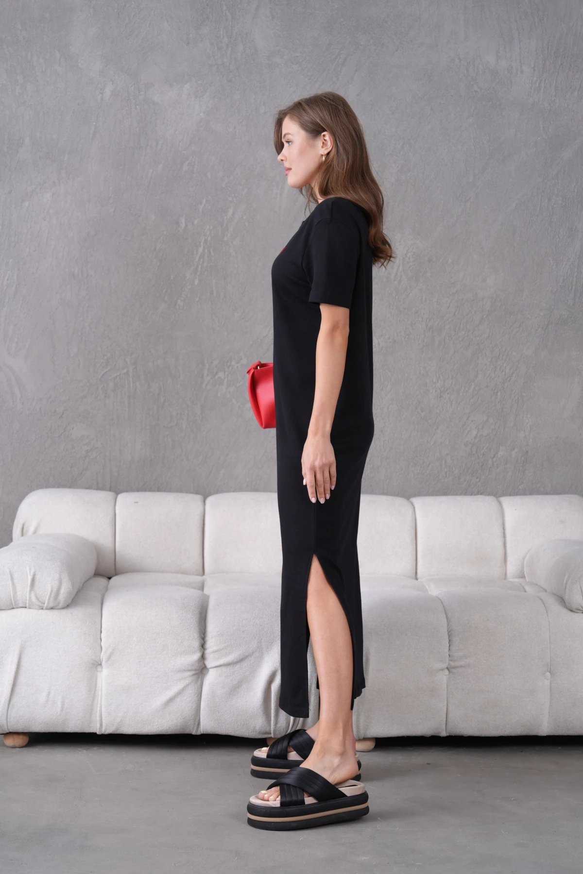 Nakış İşlemeli Kısa Kol Yırtmaçlı Yazlık Penye Elbise