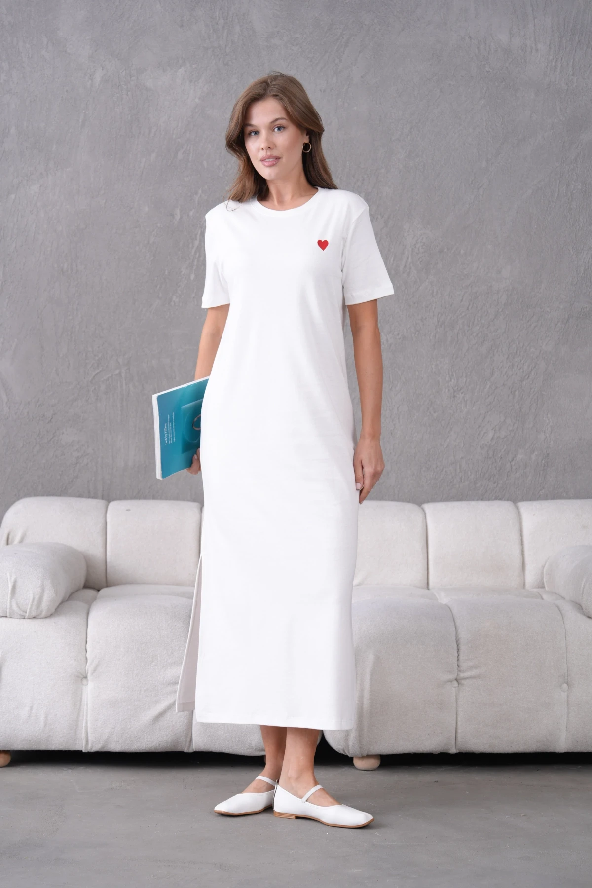 Nakış İşlemeli Kısa Kol Yırtmaçlı Yazlık Penye Elbise