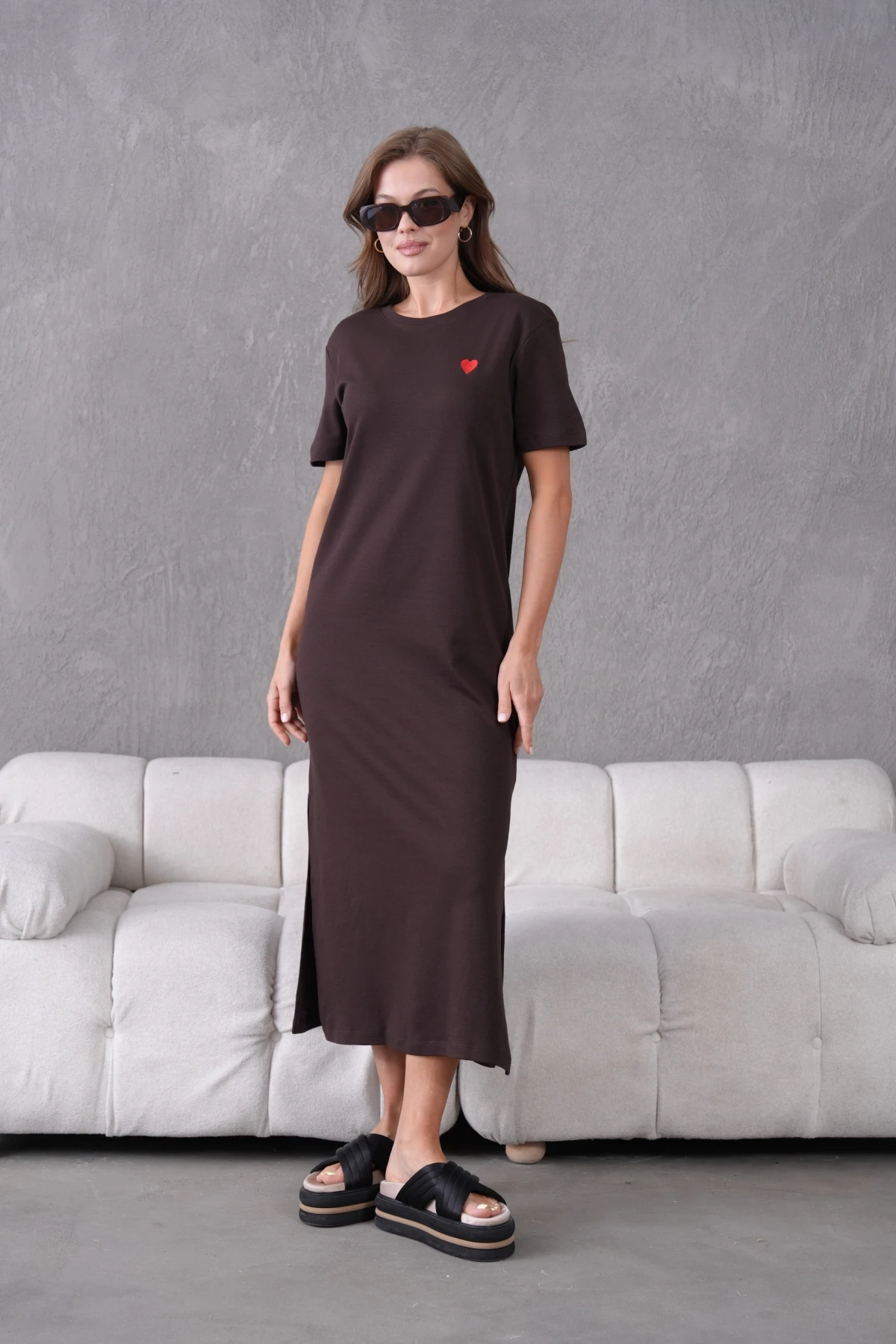 Nakış İşlemeli Kısa Kol Yırtmaçlı Yazlık Penye Elbise