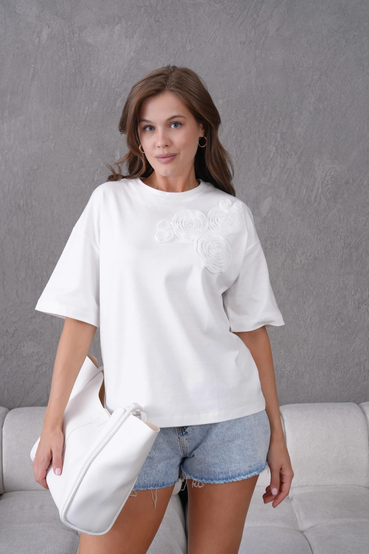 Kısa Kol Gül Detaylı Basic T-Shirt