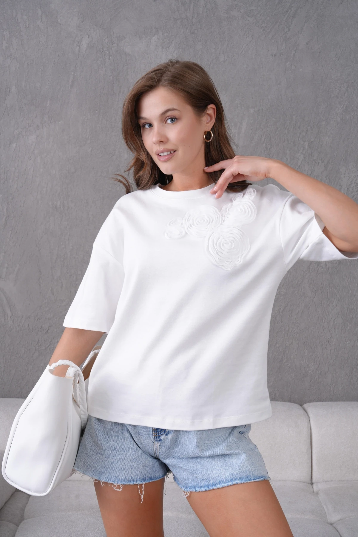 Kısa Kol Gül Detaylı Basic T-Shirt