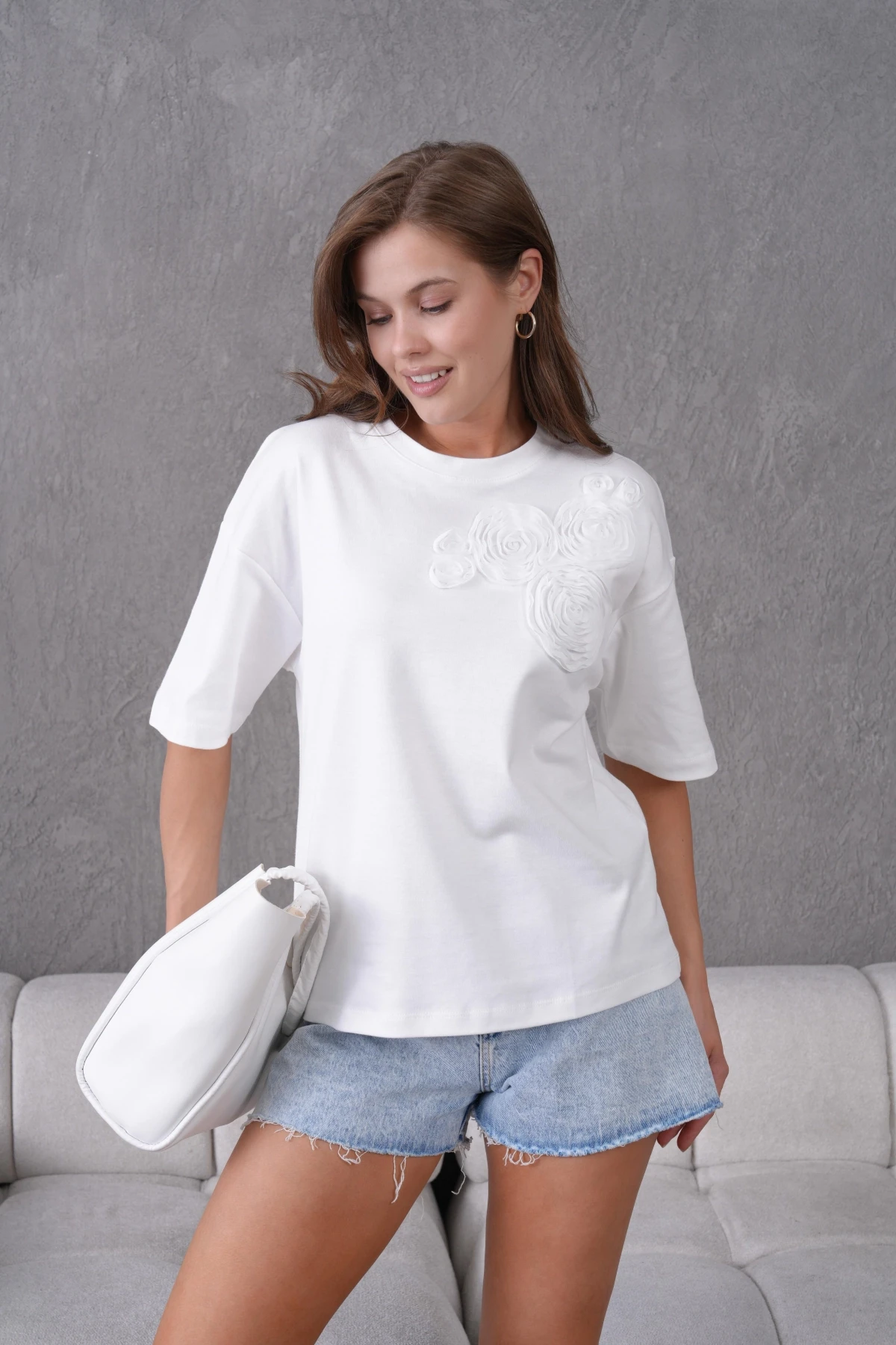 Kısa Kol Gül Detaylı Basic T-Shirt