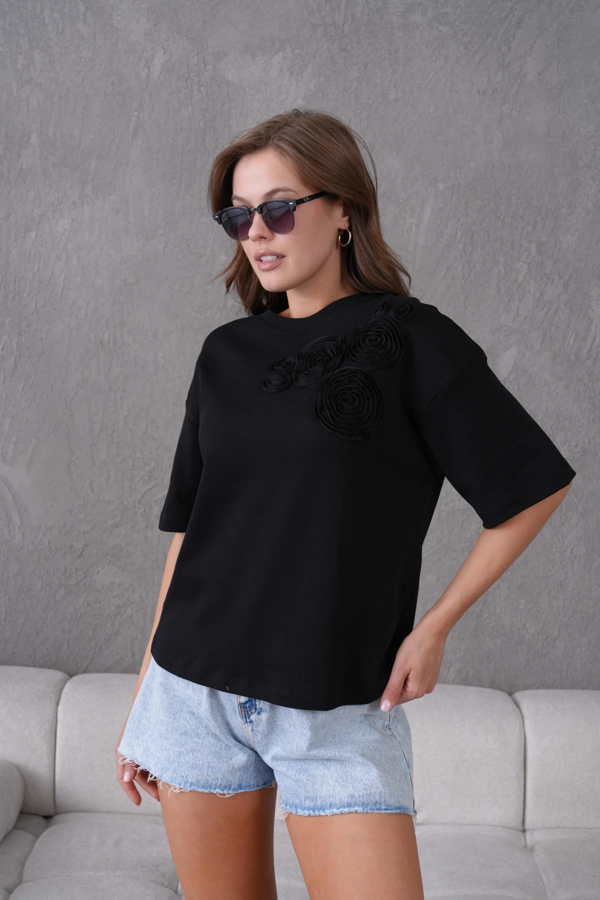Kısa Kol Gül Detaylı Basic T-Shirt
