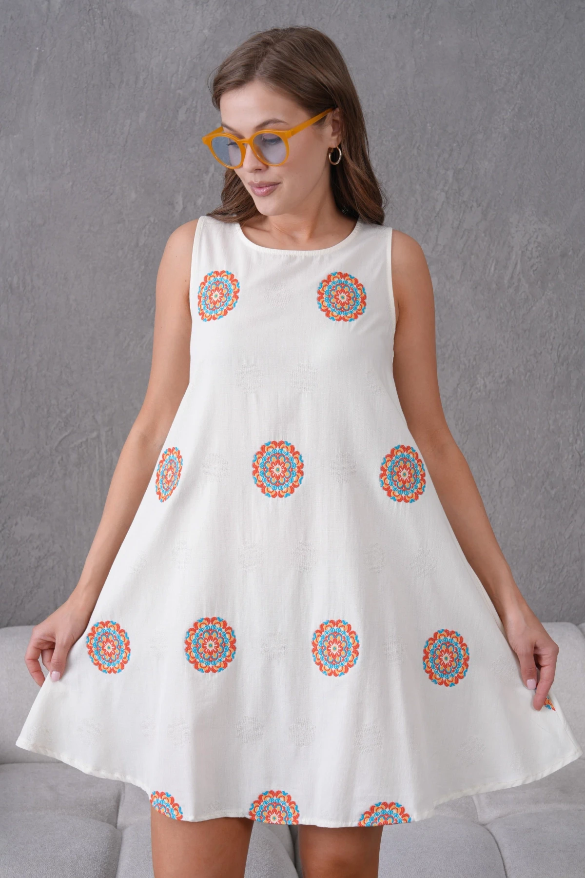 Nakış İşlemeli Kolsuz Yazlık Dokuma Çan Elbise
