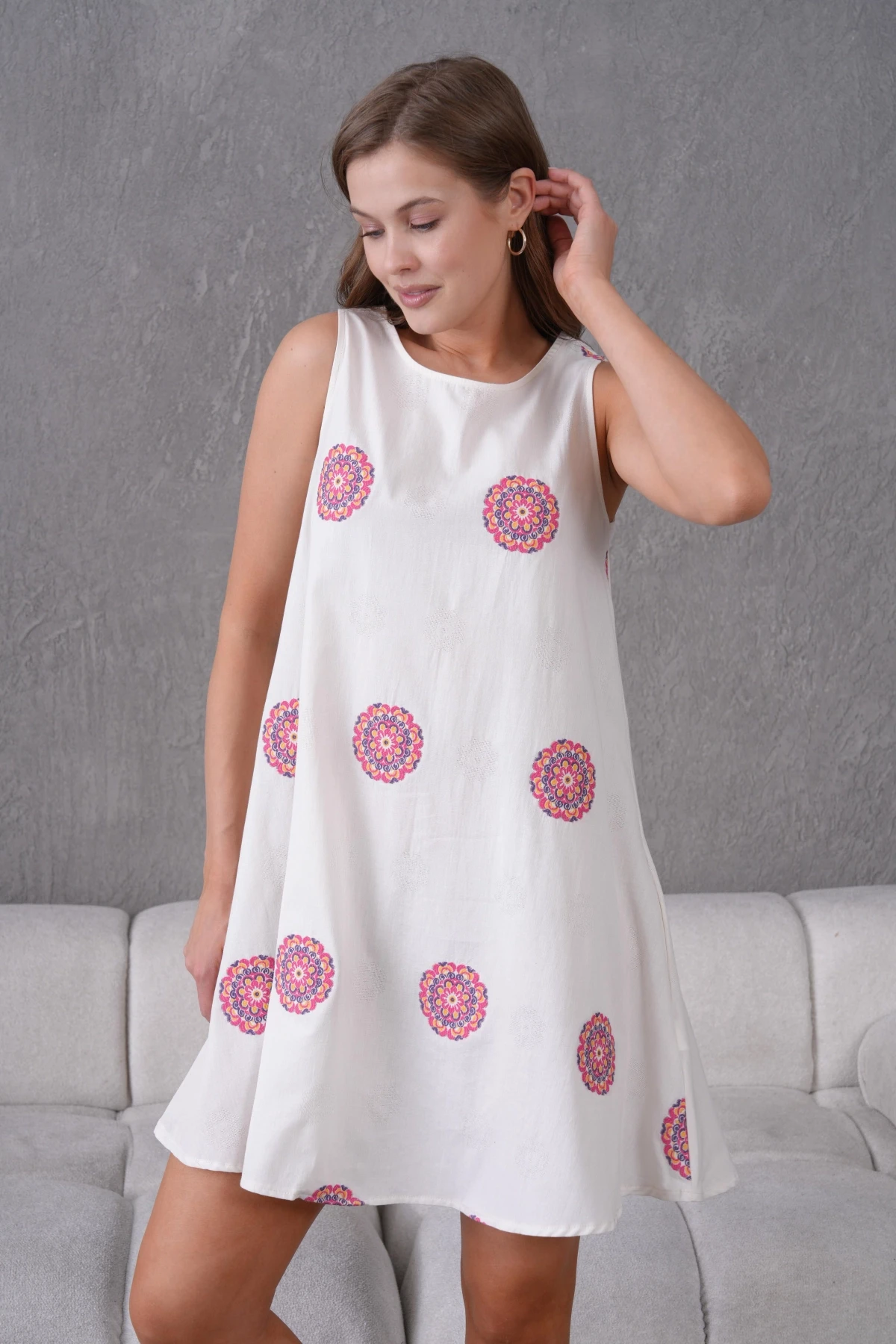 Nakış İşlemeli Kolsuz Yazlık Dokuma Çan Elbise