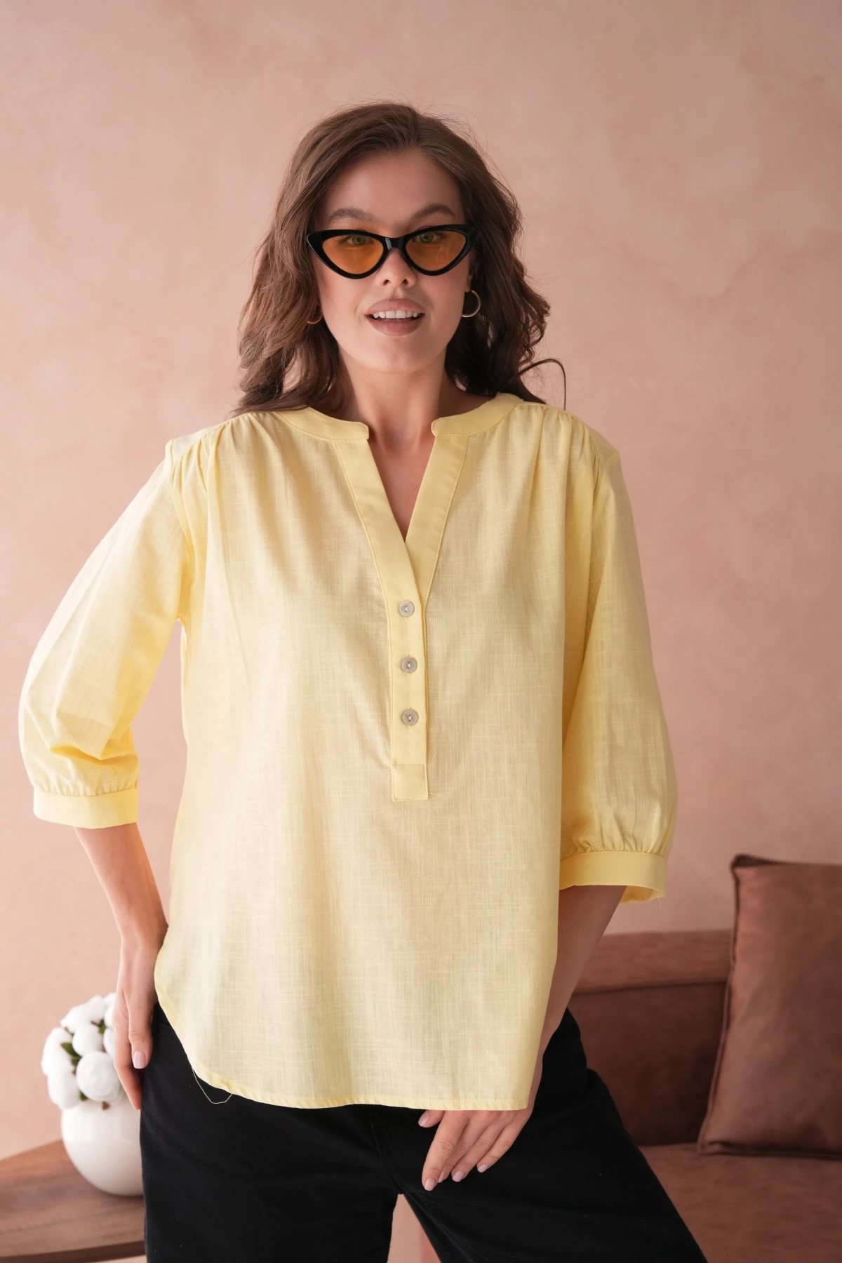 V Yaka Düğme Detaylı Dokuma Bluz