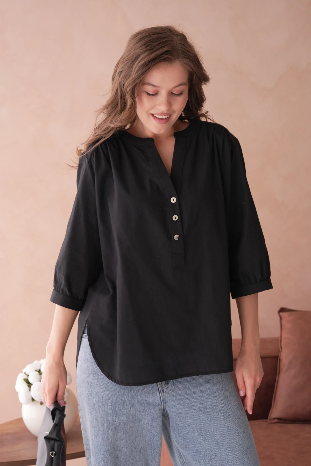 V Yaka Düğme Detaylı Dokuma Bluz