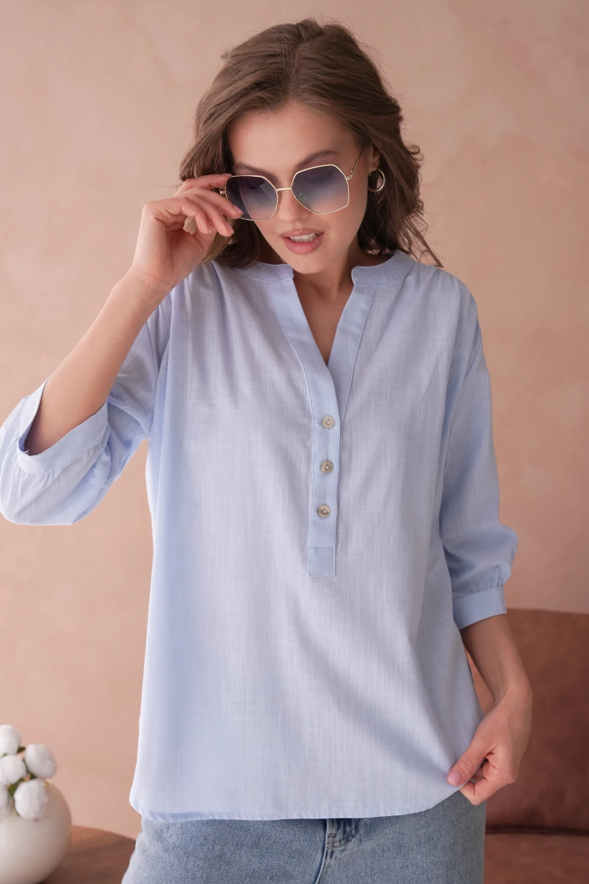 V Yaka Düğme Detaylı Dokuma Bluz