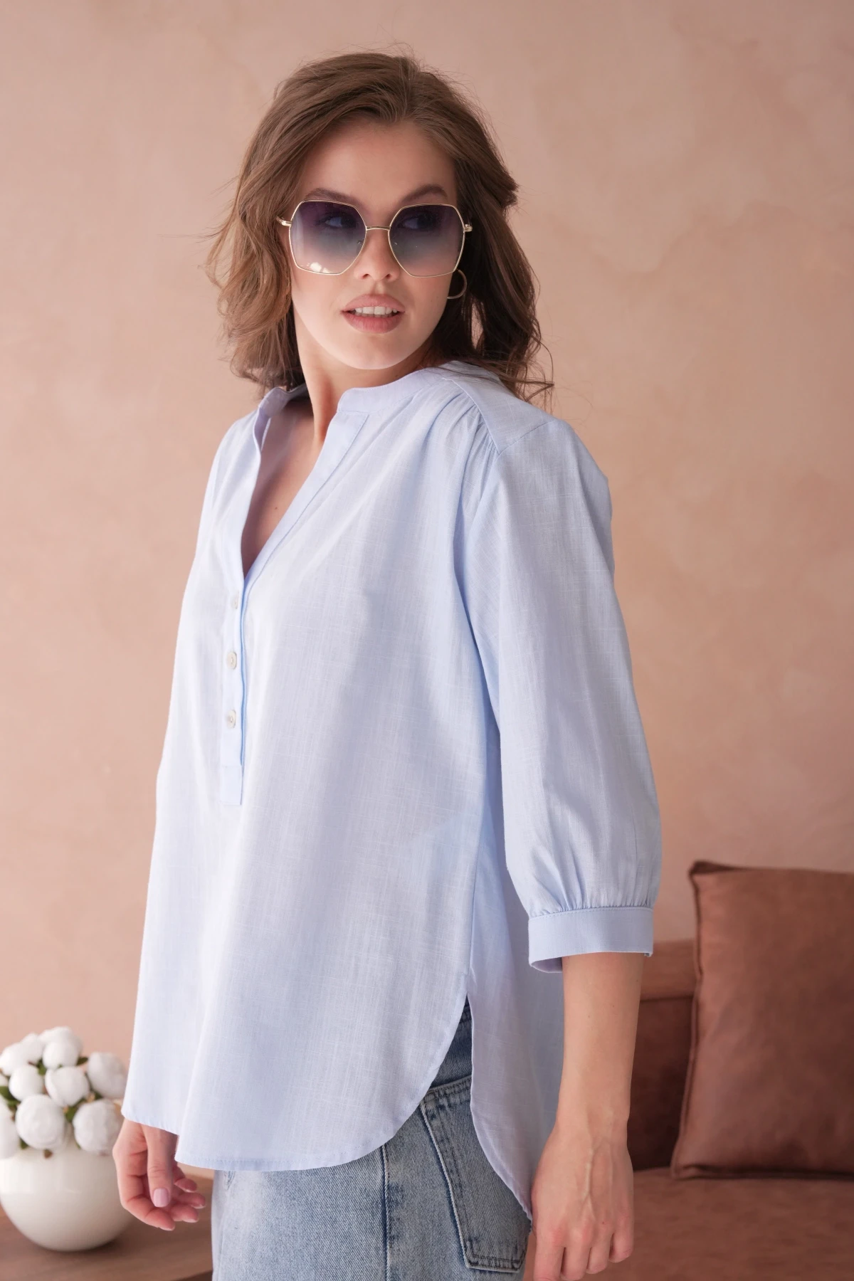 V Yaka Düğme Detaylı Dokuma Bluz