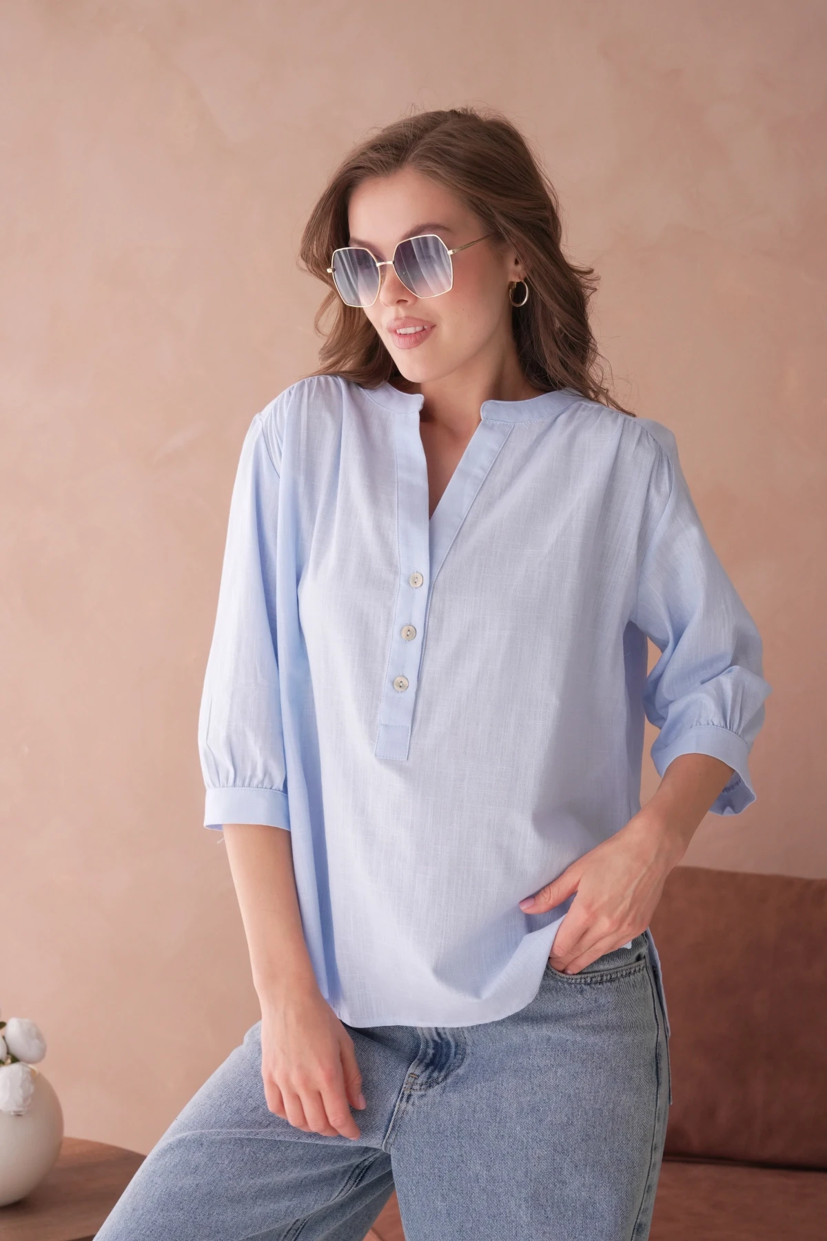 V Yaka Düğme Detaylı Dokuma Bluz