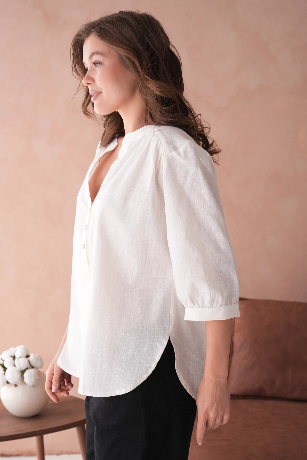 V Yaka Düğme Detaylı Dokuma Bluz