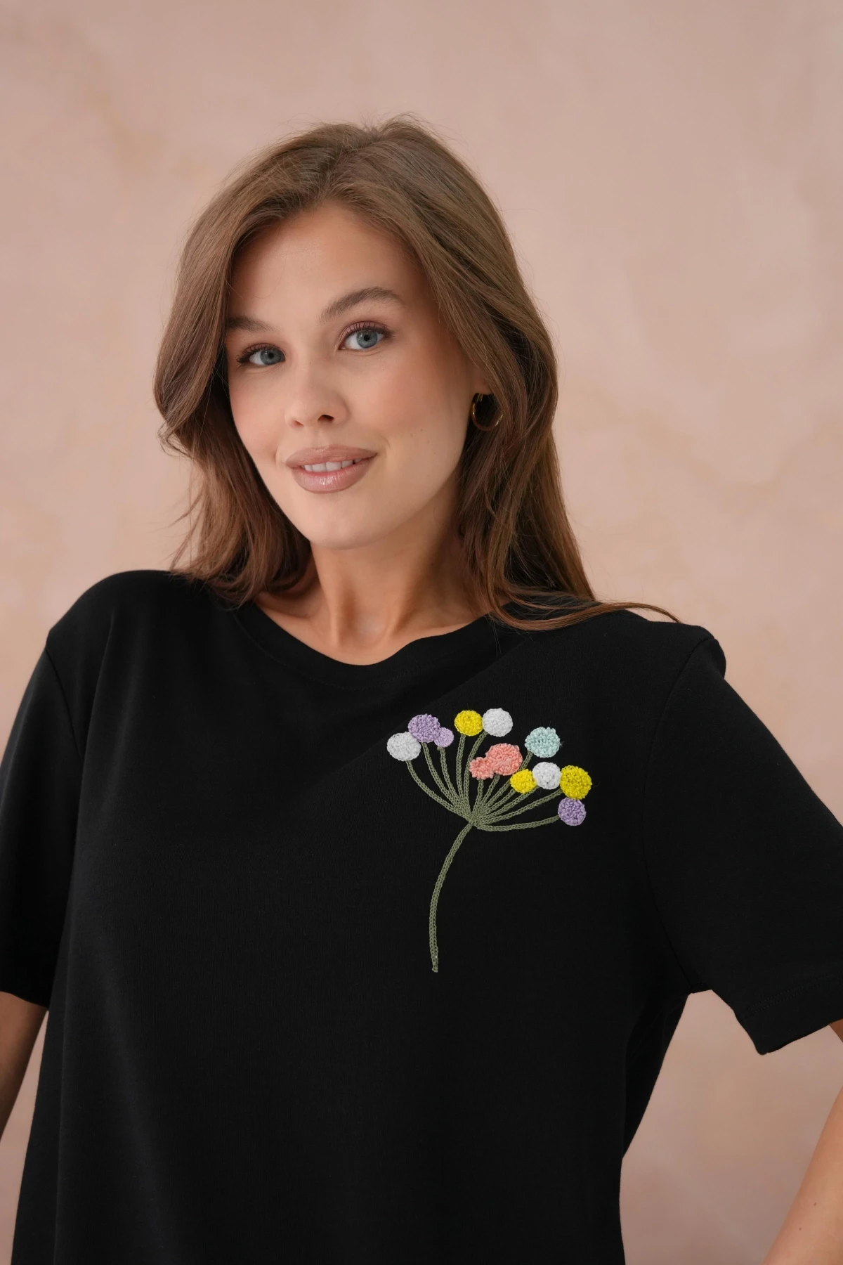 Nakış İşlemeli Kısa Kol Basic T-Shirt