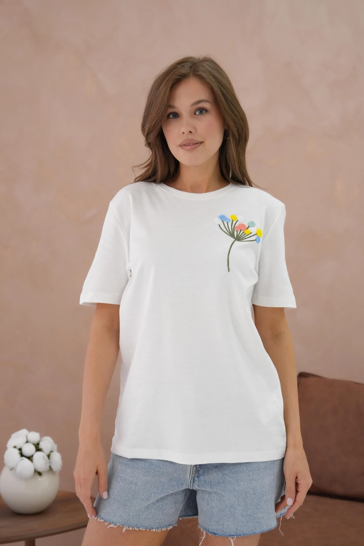 Nakış İşlemeli Kısa Kol Basic T-Shirt