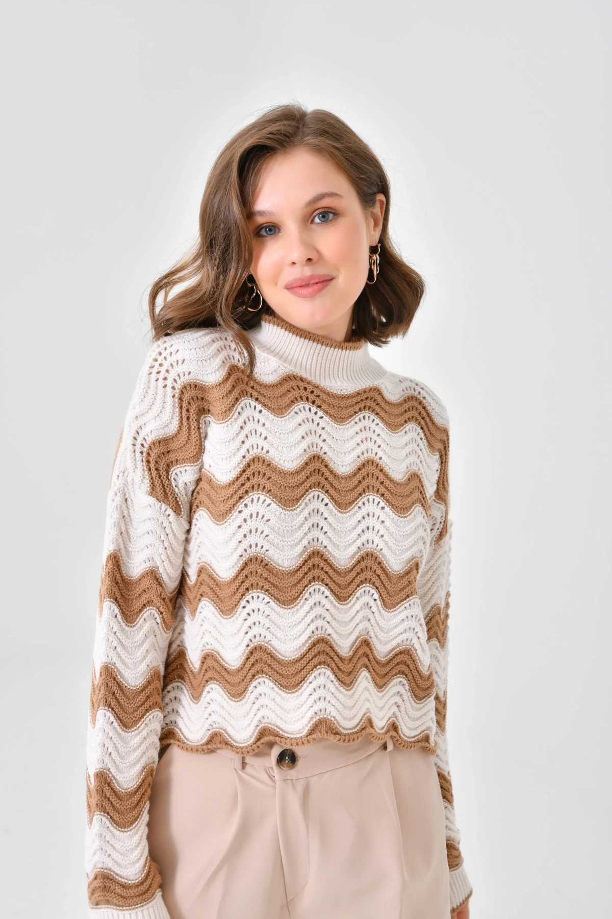 Örgü Detaylı Dik Yaka Triko Kazak