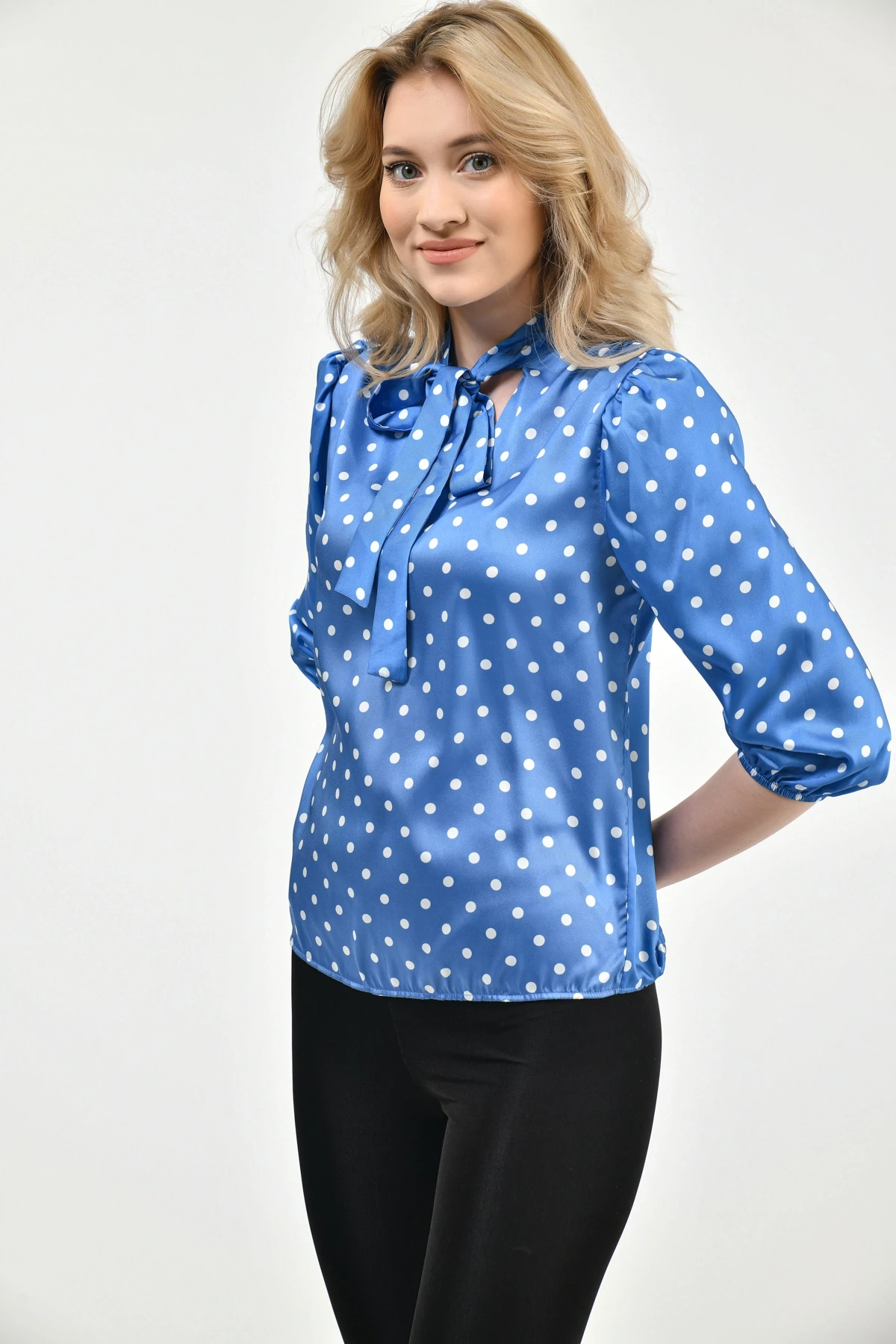 Uzun Kol Bağlama Detaylı Saten Bluz