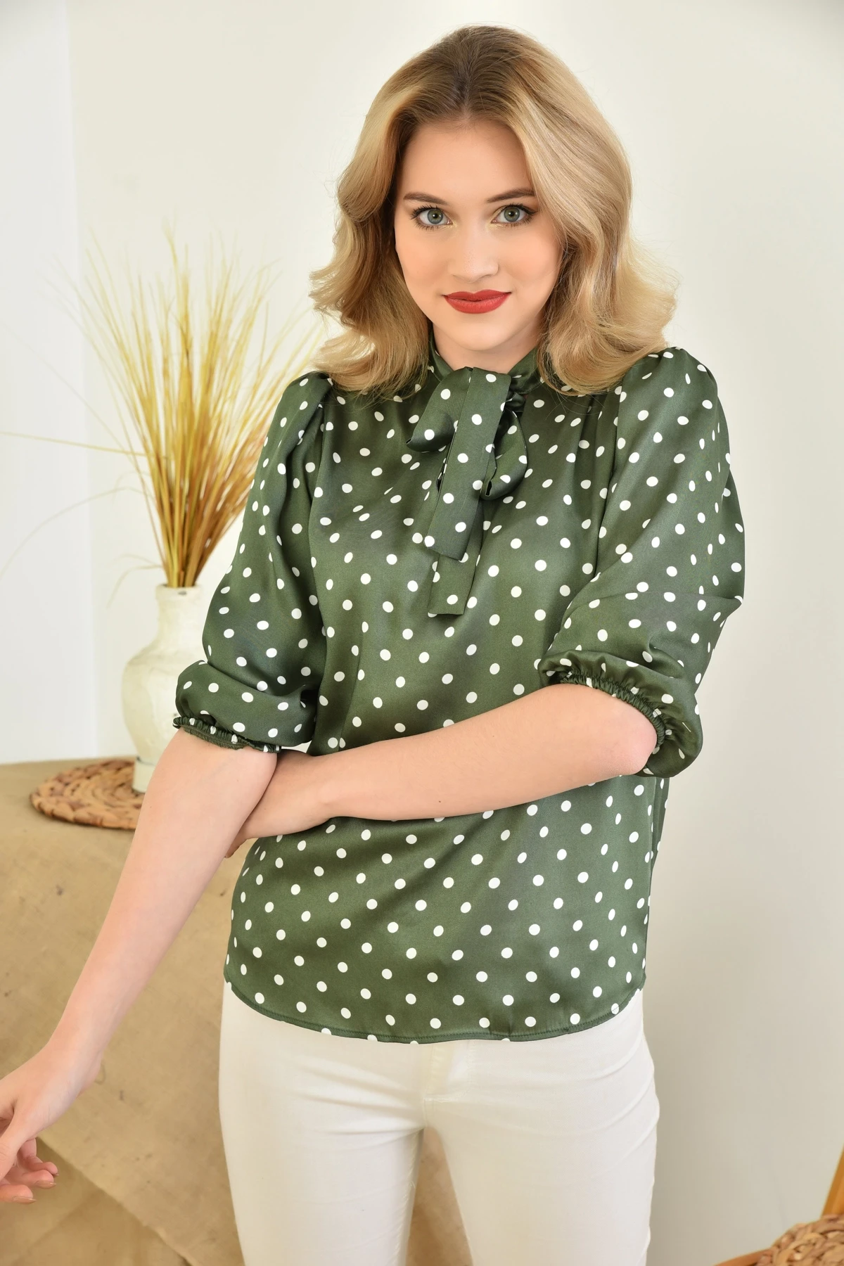 Uzun Kol Bağlama Detaylı Saten Bluz