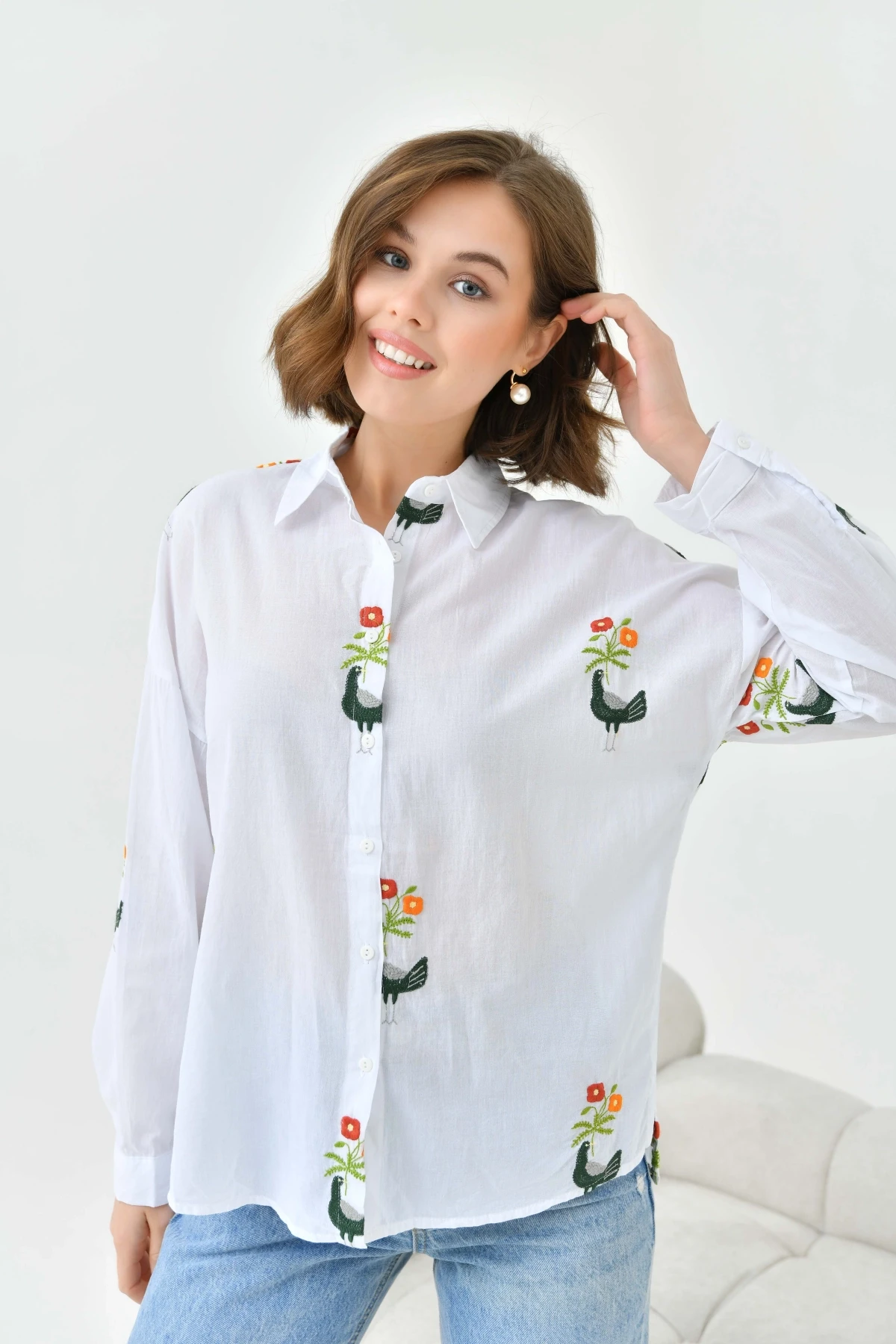 Çiçek Nakış Detaylı Gömlek