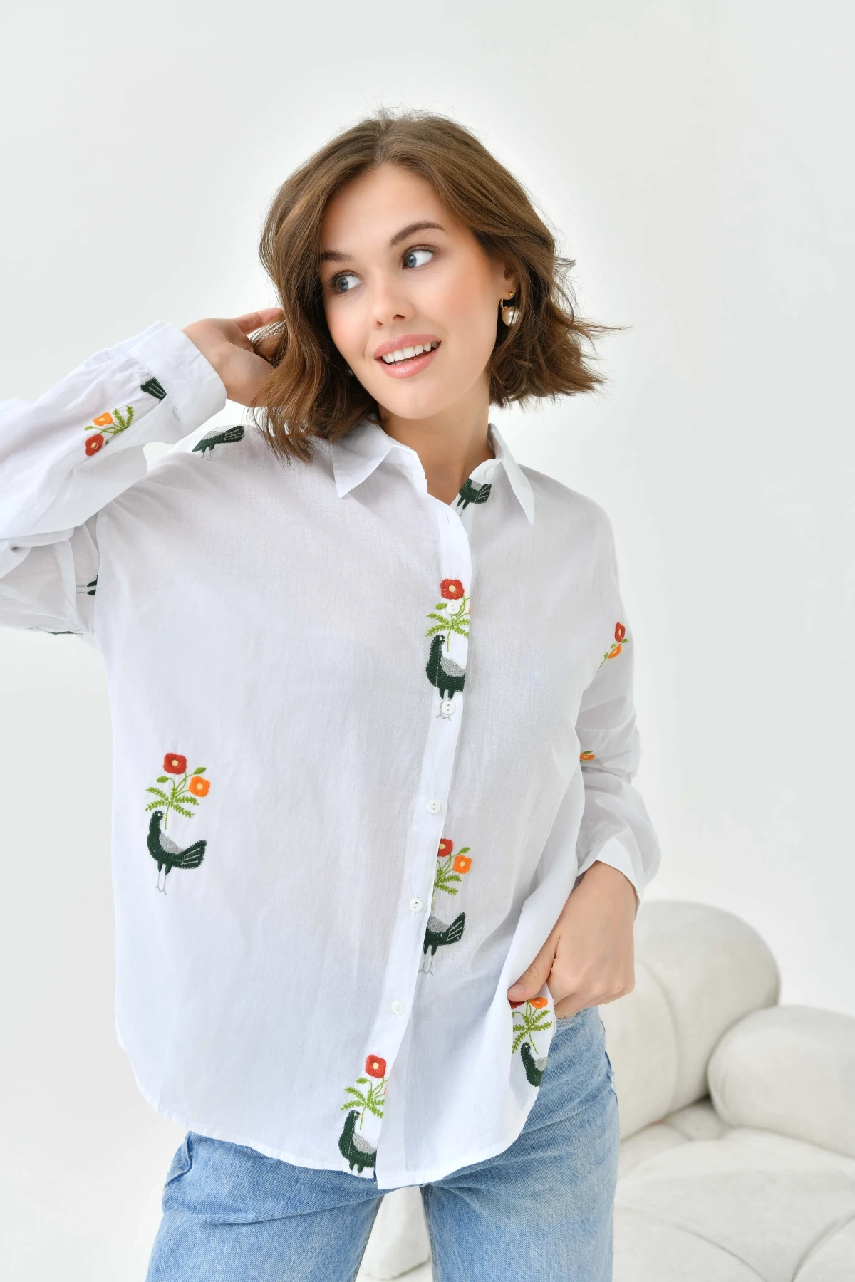 Çiçek Nakış Detaylı Gömlek