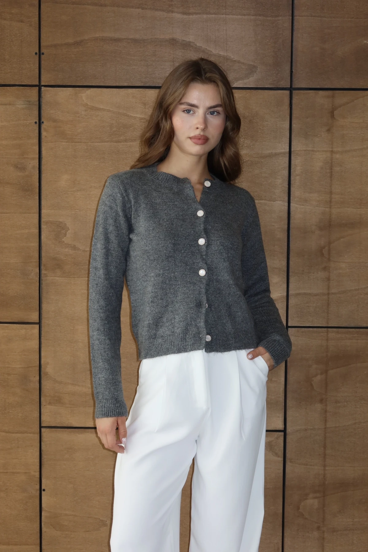 Kadın Antrasit İnci Düğmeli Yumuşak Dokulu Bisiklet Yaka Triko Hırka