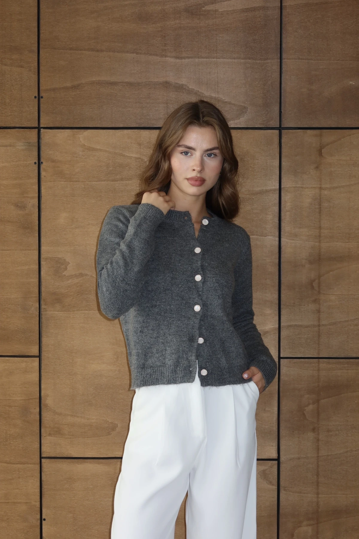 Kadın Antrasit İnci Düğmeli Yumuşak Dokulu Bisiklet Yaka Triko Hırka