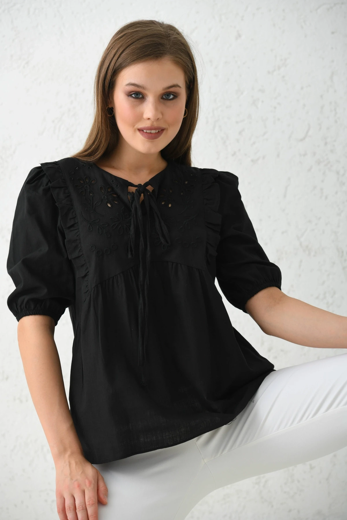 Nakış Detylı Volanlı Dokuma Yazlık Bluz