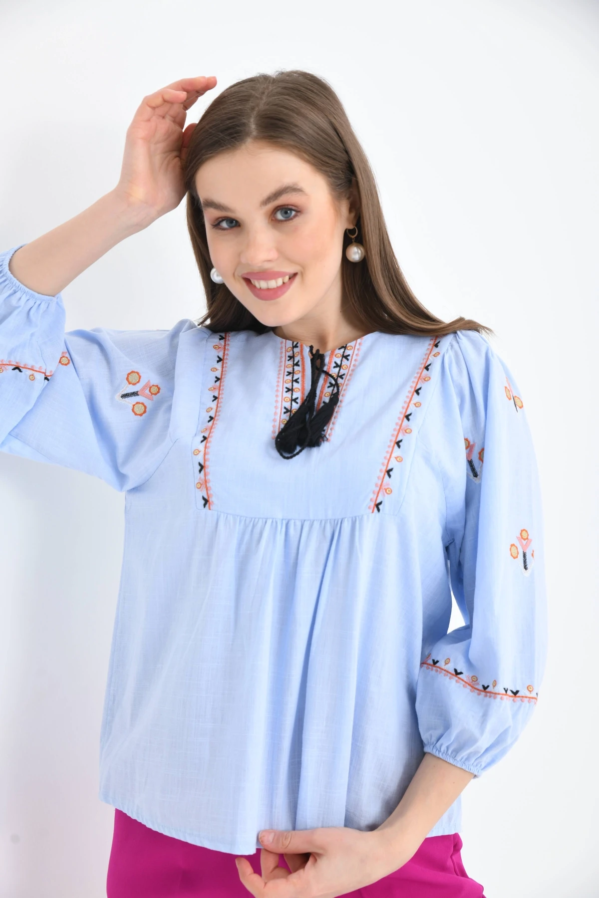 Nakış Detaylı Dokuma Bluz