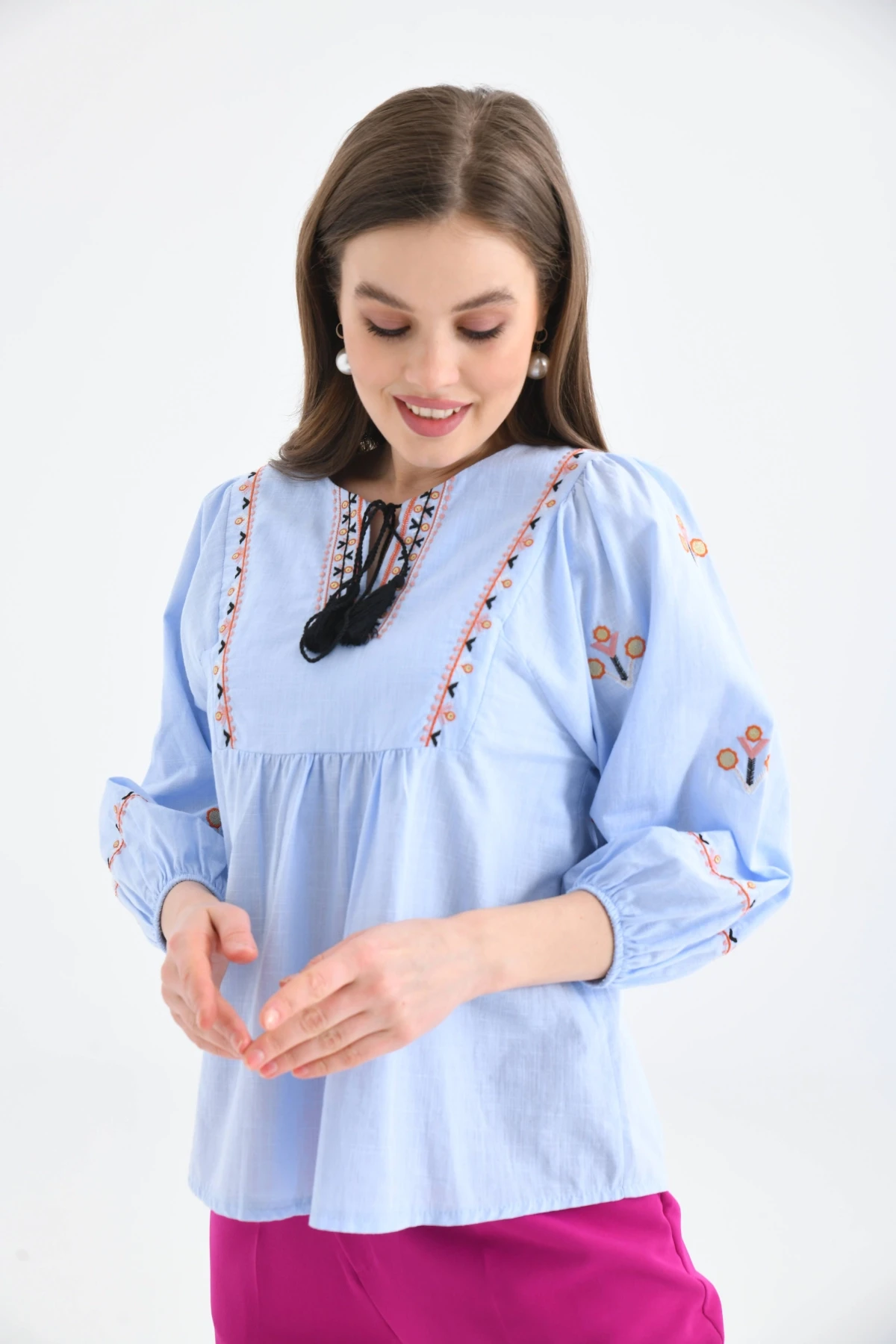 Nakış Detaylı Dokuma Bluz