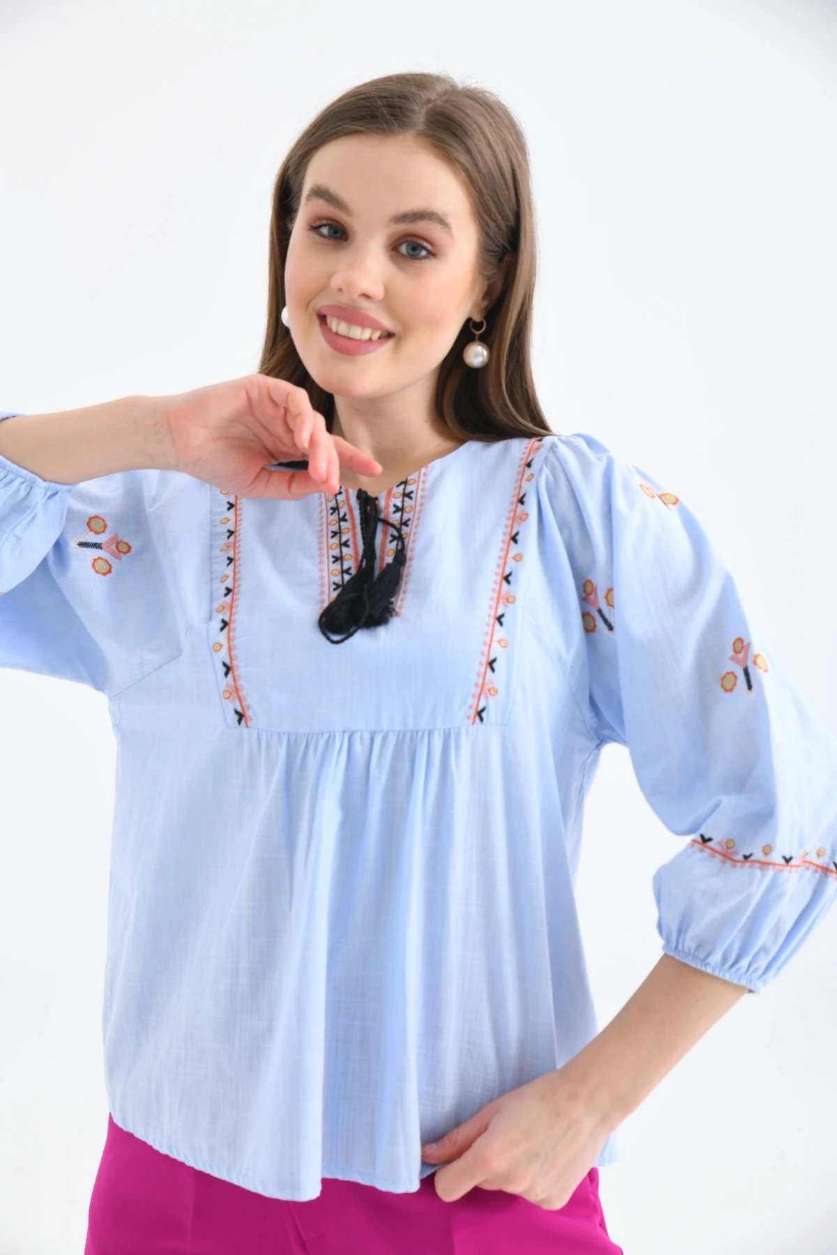 Nakış Detaylı Dokuma Bluz